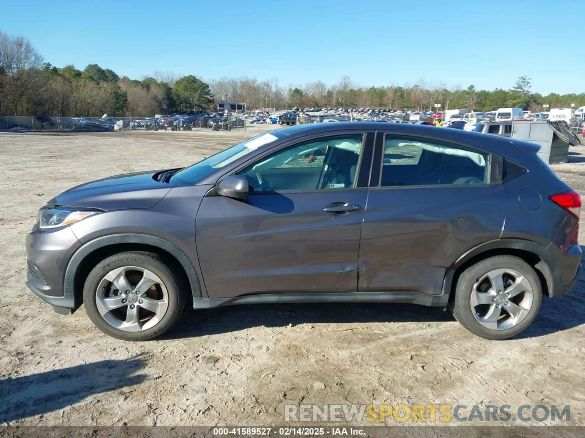 14 Photograph of a damaged car 3CZRU5H35KM708097 HONDA HR-V 2019