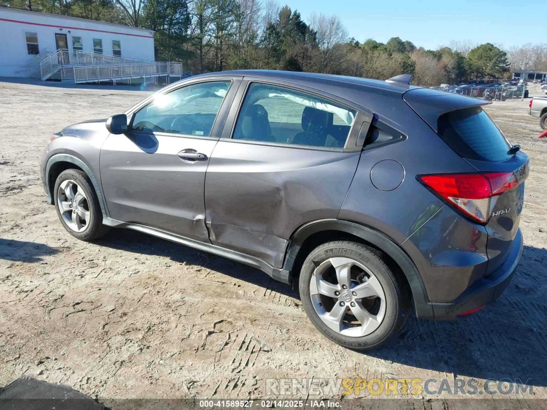 3 Photograph of a damaged car 3CZRU5H35KM708097 HONDA HR-V 2019