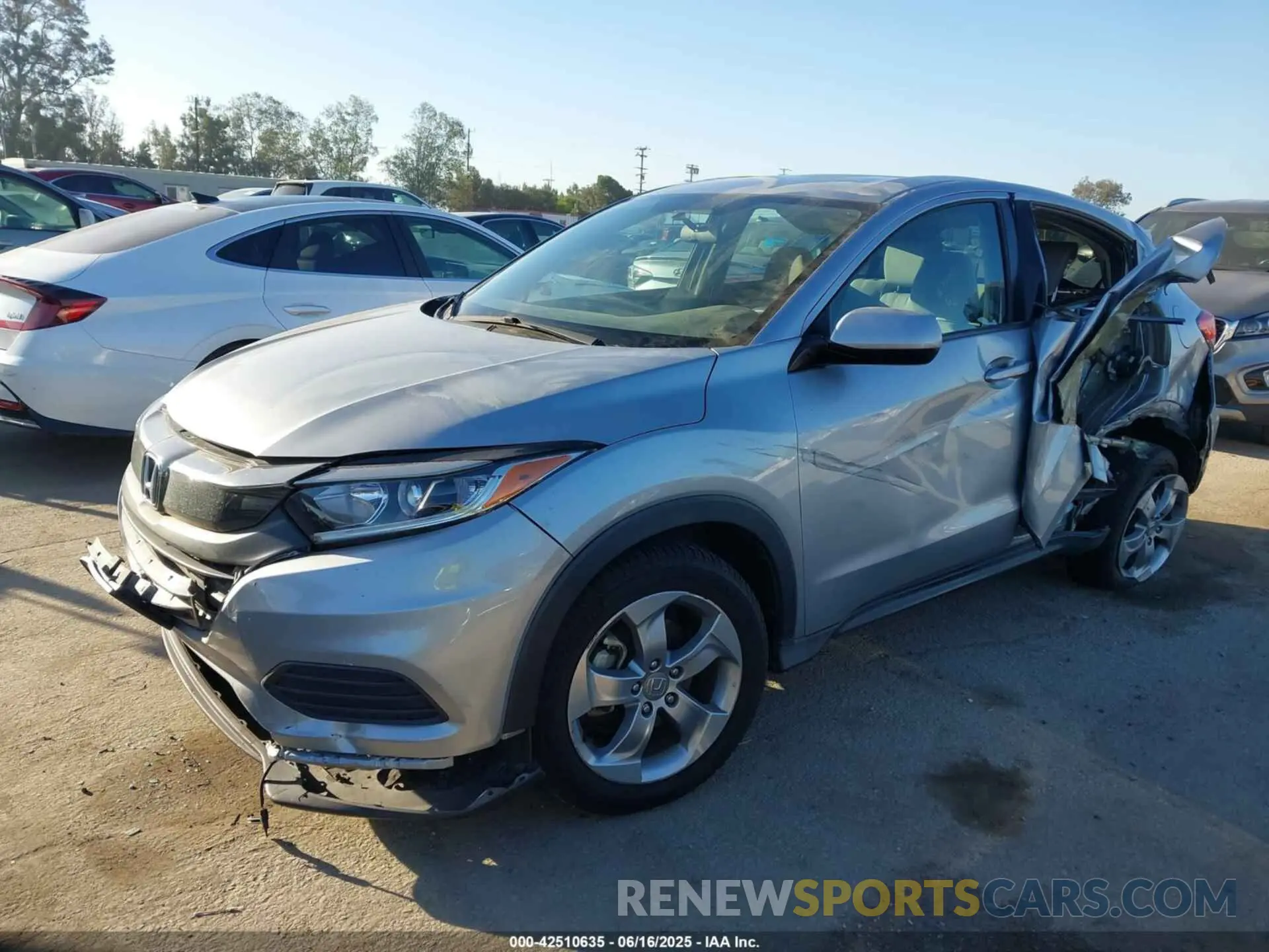 2 Photograph of a damaged car 3CZRU5H35KM710304 HONDA HR-V 2019