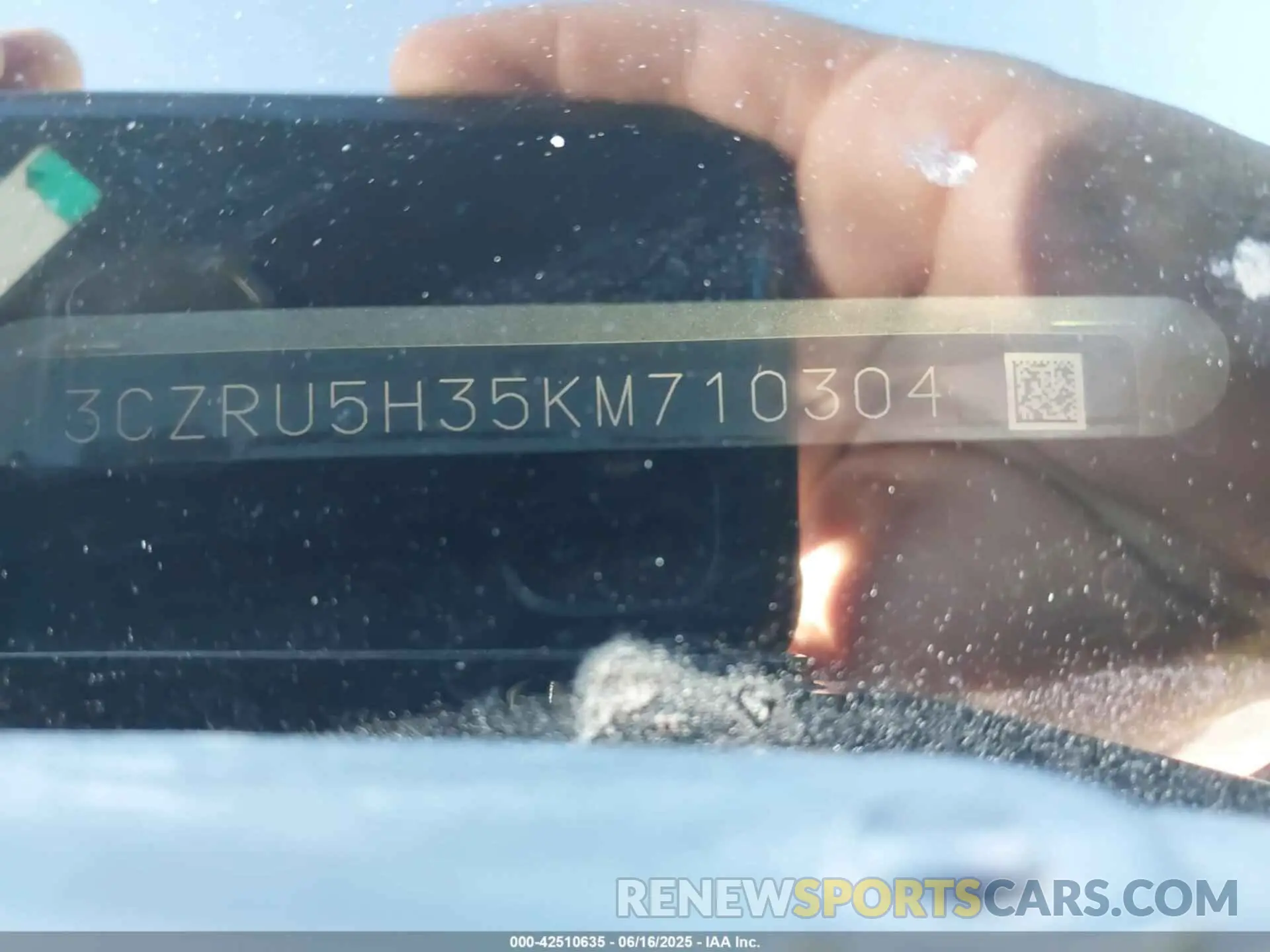 9 Photograph of a damaged car 3CZRU5H35KM710304 HONDA HR-V 2019