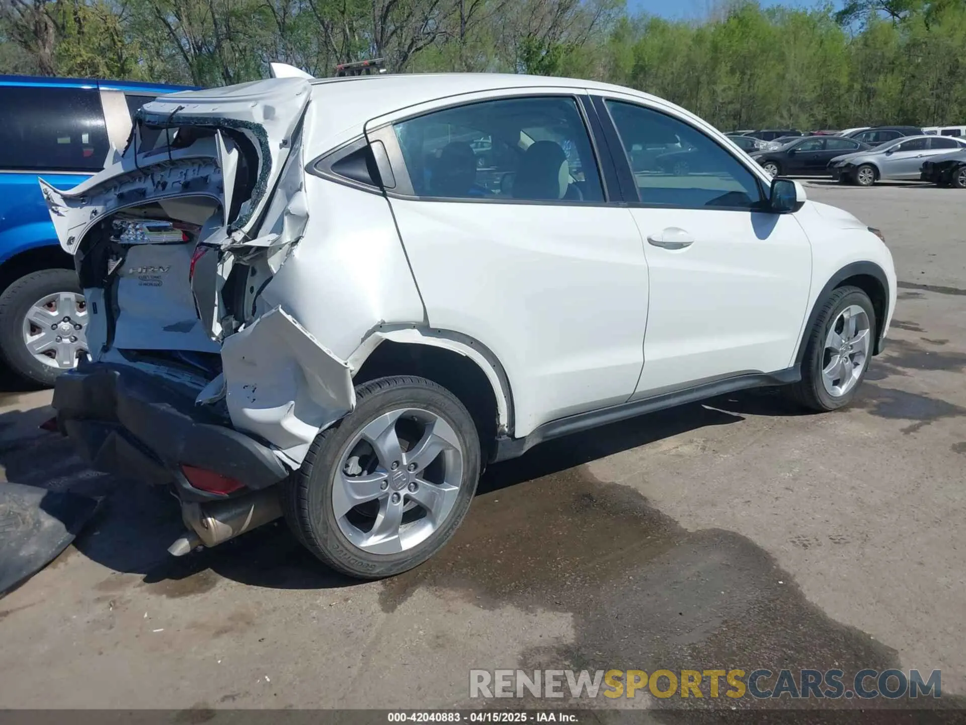 4 Photograph of a damaged car 3CZRU5H35KM727247 HONDA HR-V 2019