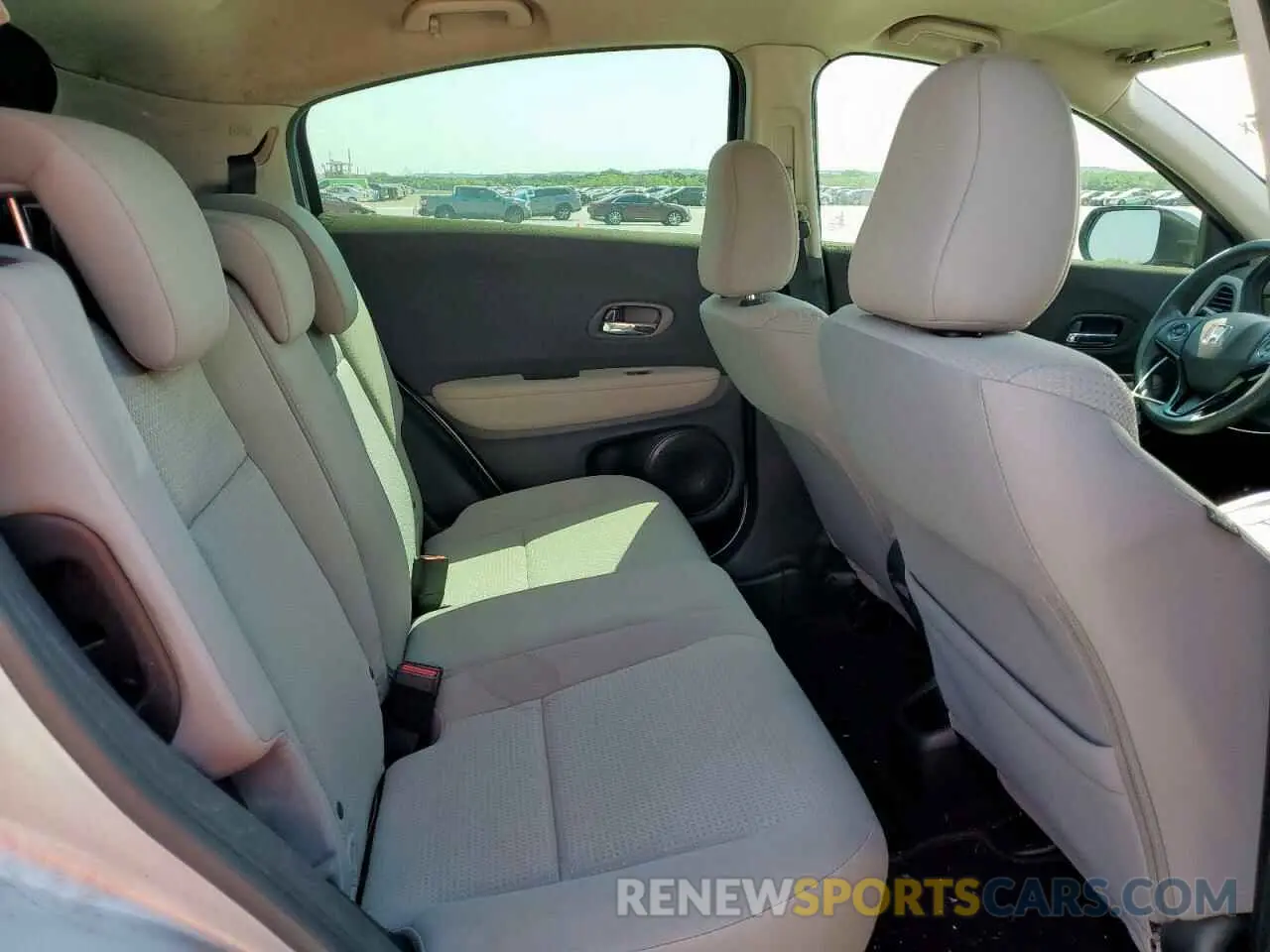 11 Photograph of a damaged car 3CZRU5H36KG705840 HONDA HR-V 2019