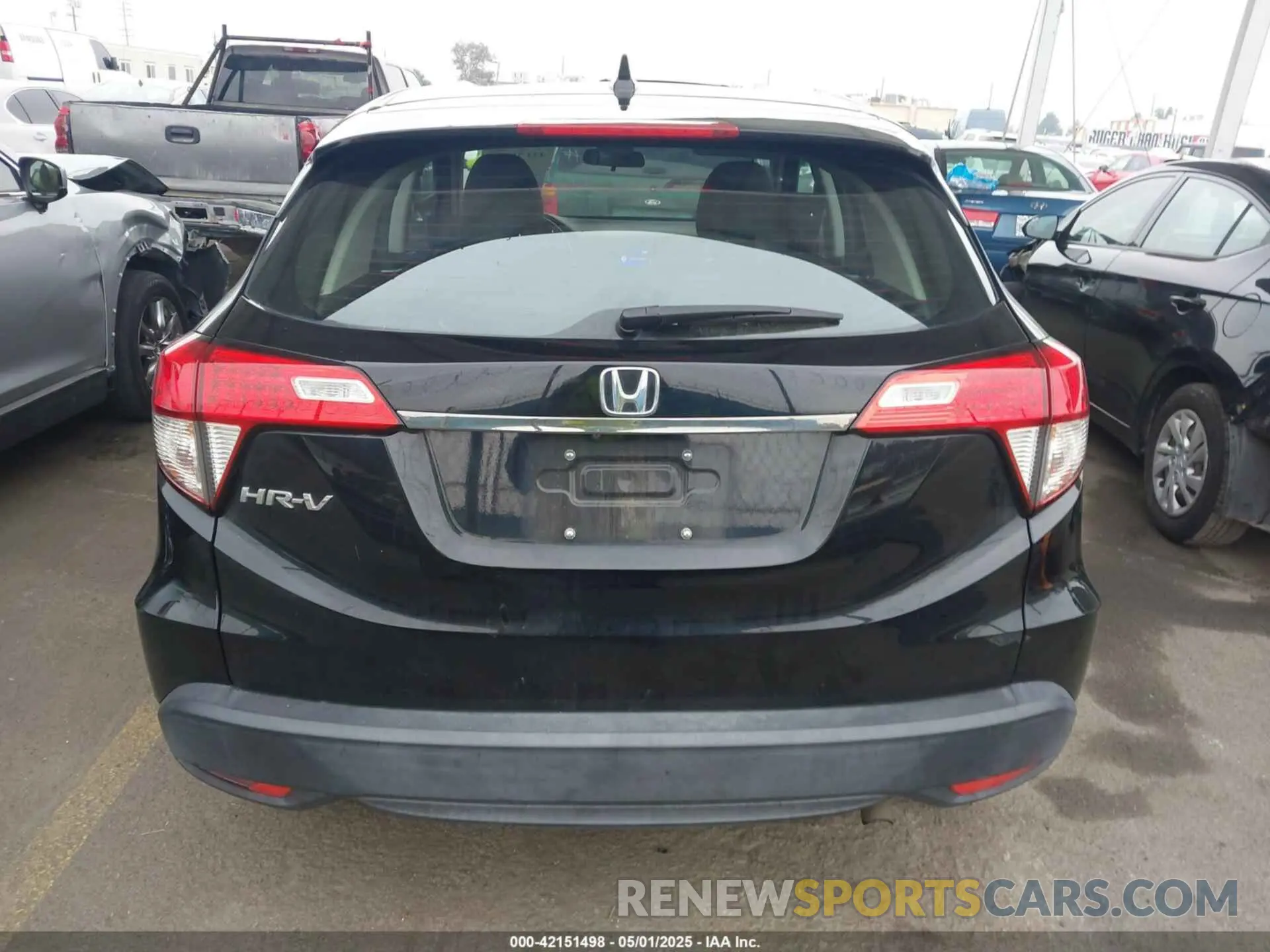 16 Photograph of a damaged car 3CZRU5H36KG709208 HONDA HR-V 2019