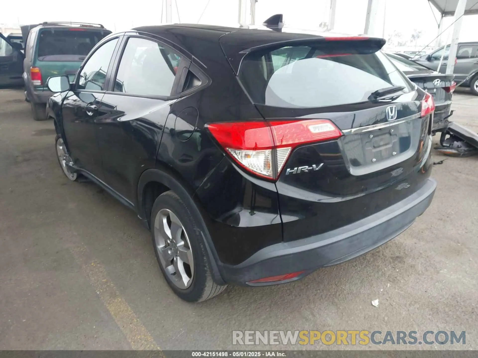 3 Photograph of a damaged car 3CZRU5H36KG709208 HONDA HR-V 2019