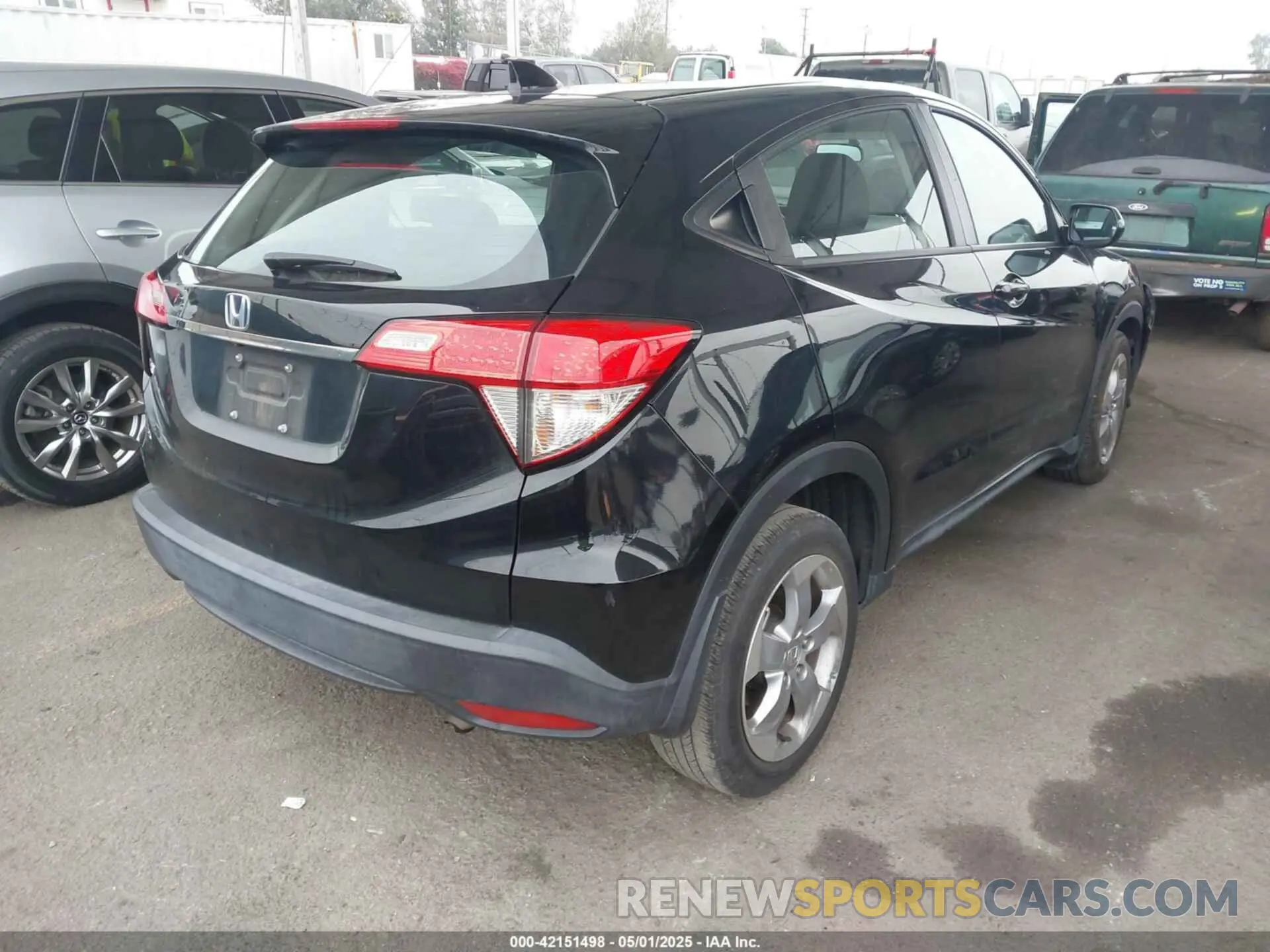 4 Photograph of a damaged car 3CZRU5H36KG709208 HONDA HR-V 2019