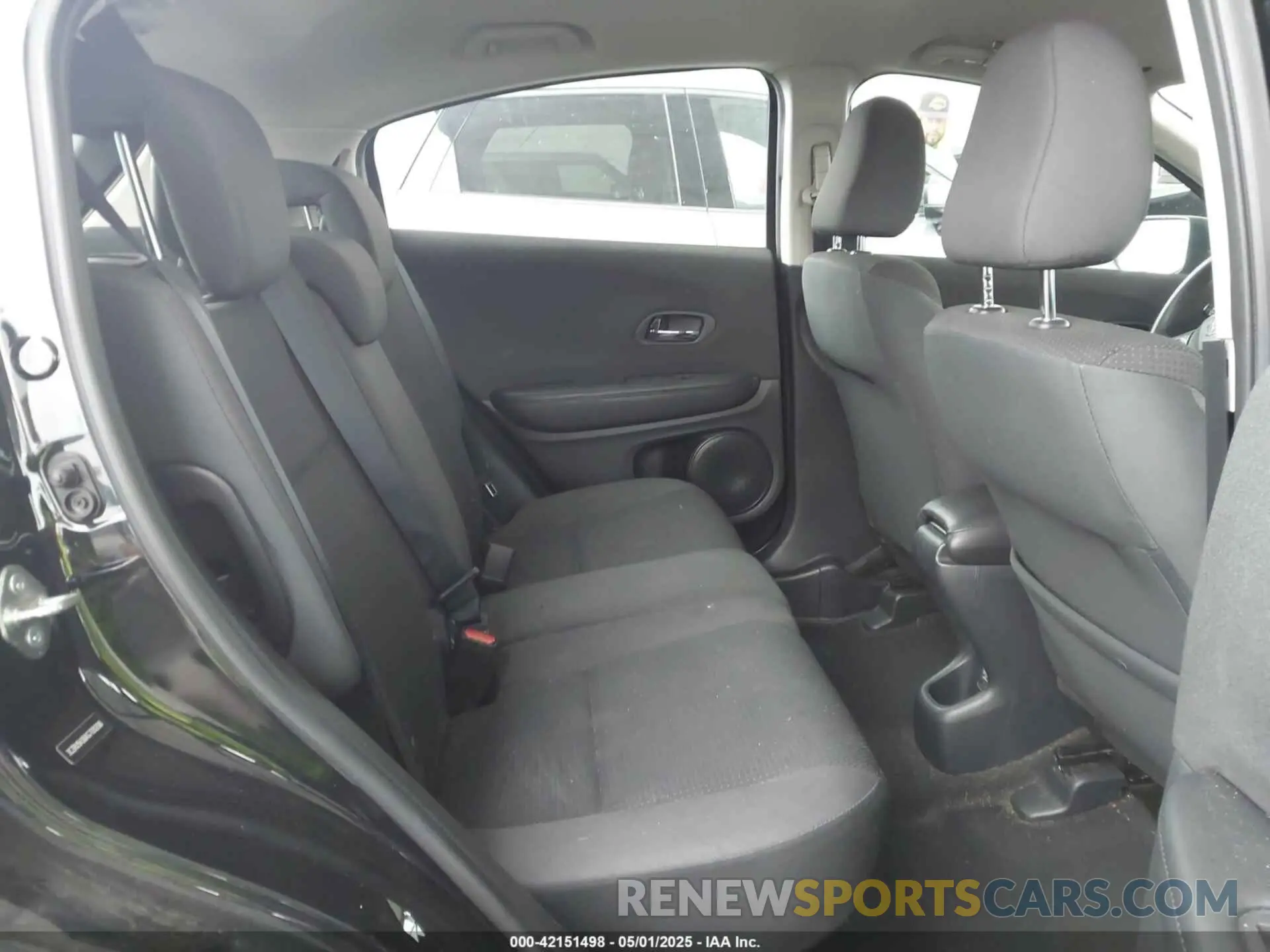8 Photograph of a damaged car 3CZRU5H36KG709208 HONDA HR-V 2019