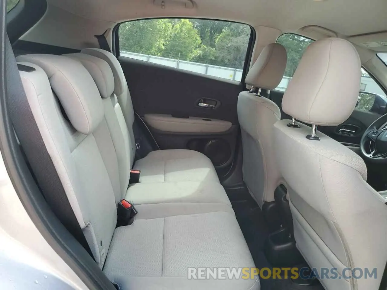 11 Photograph of a damaged car 3CZRU5H36KM719822 HONDA HR-V 2019