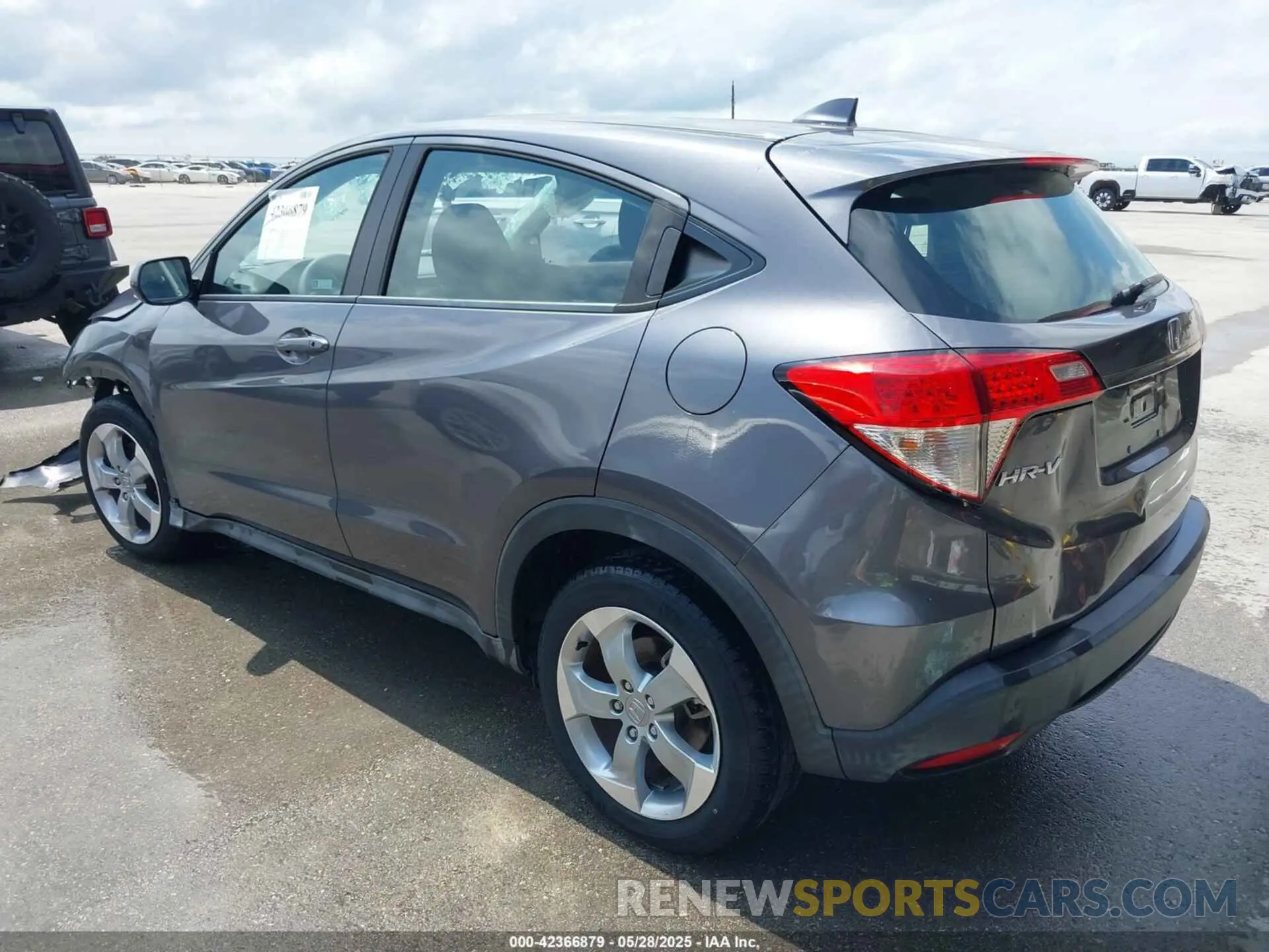 3 Photograph of a damaged car 3CZRU5H37KG706785 HONDA HR-V 2019