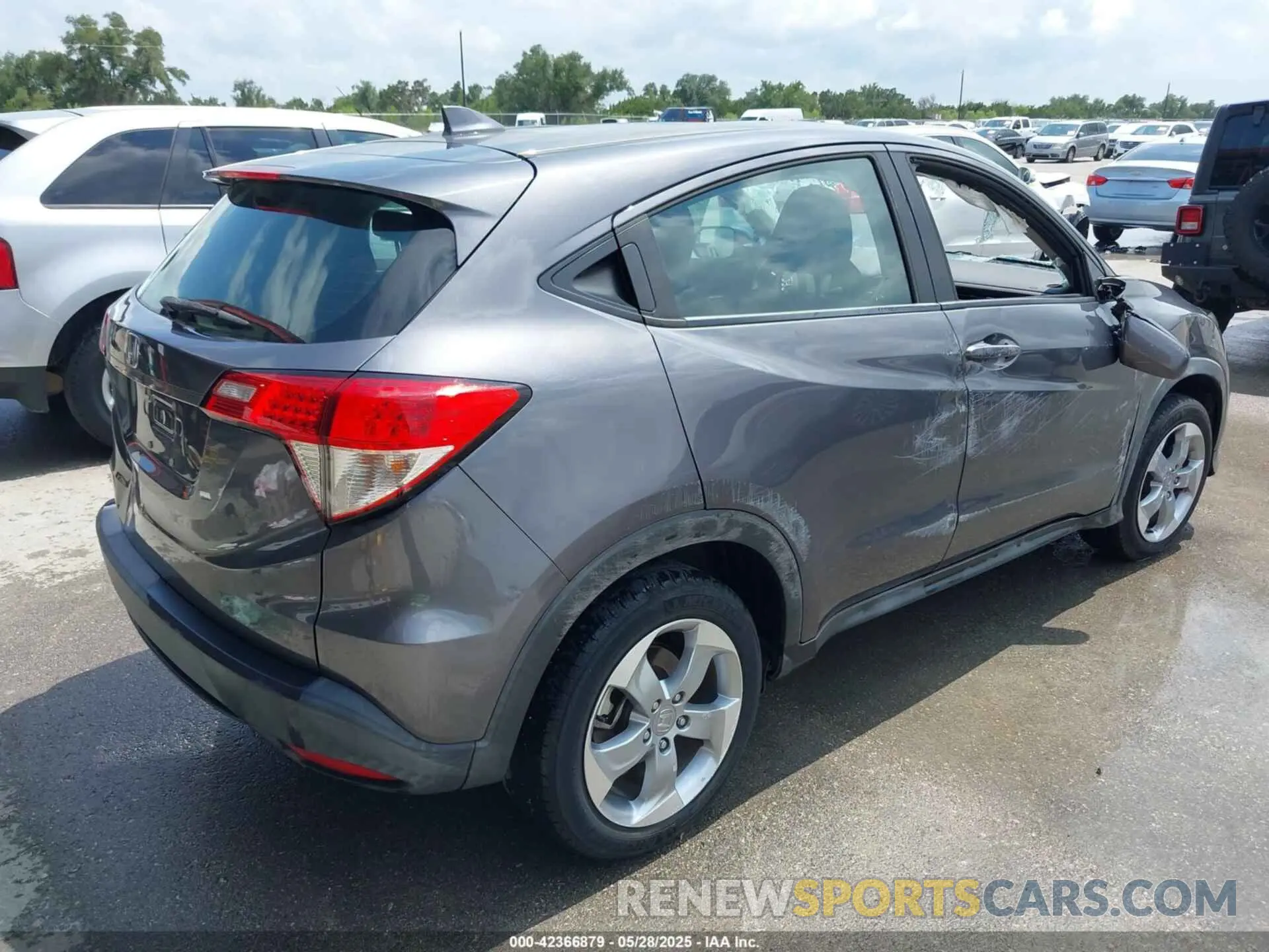 4 Photograph of a damaged car 3CZRU5H37KG706785 HONDA HR-V 2019