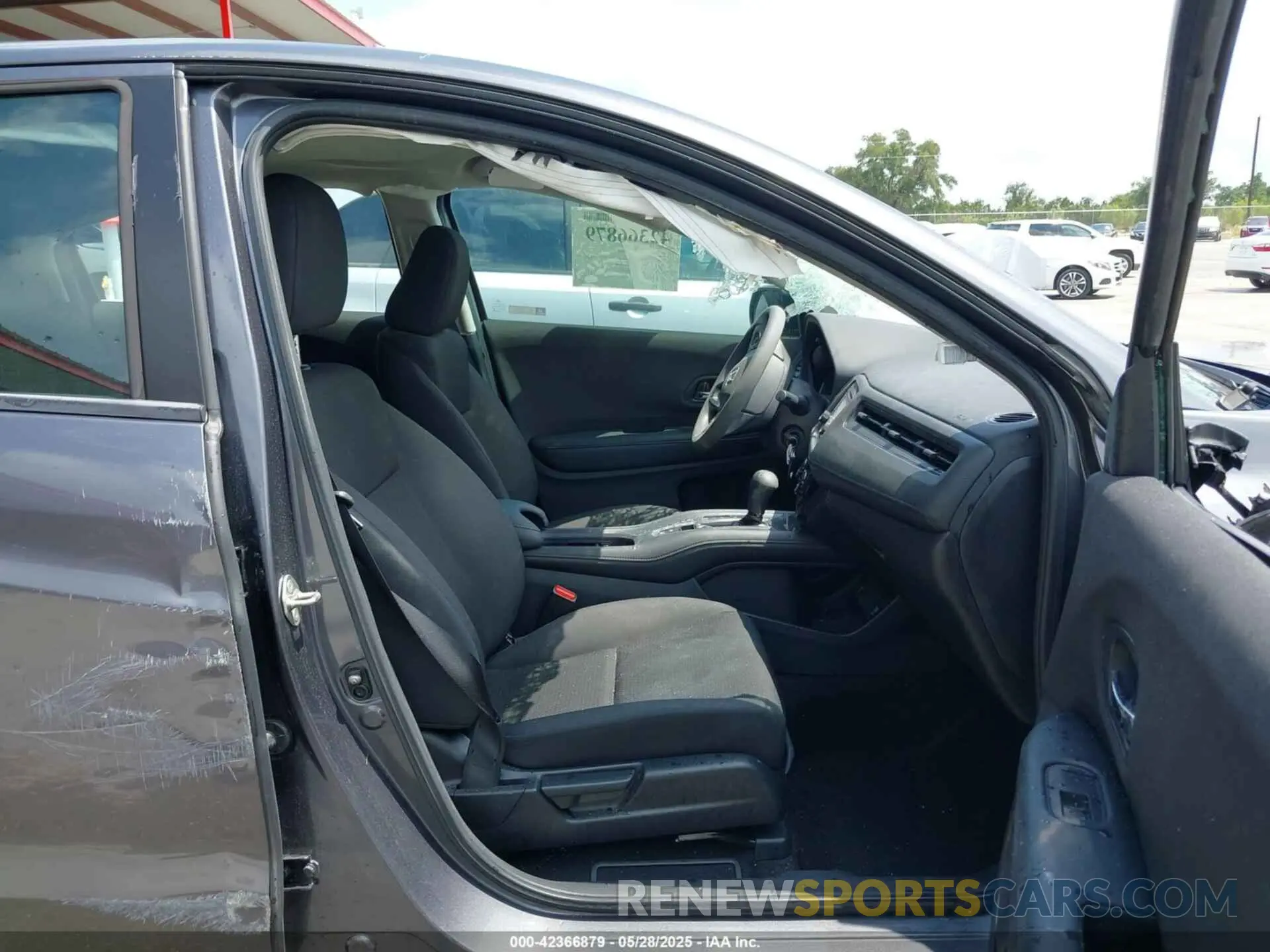 5 Photograph of a damaged car 3CZRU5H37KG706785 HONDA HR-V 2019
