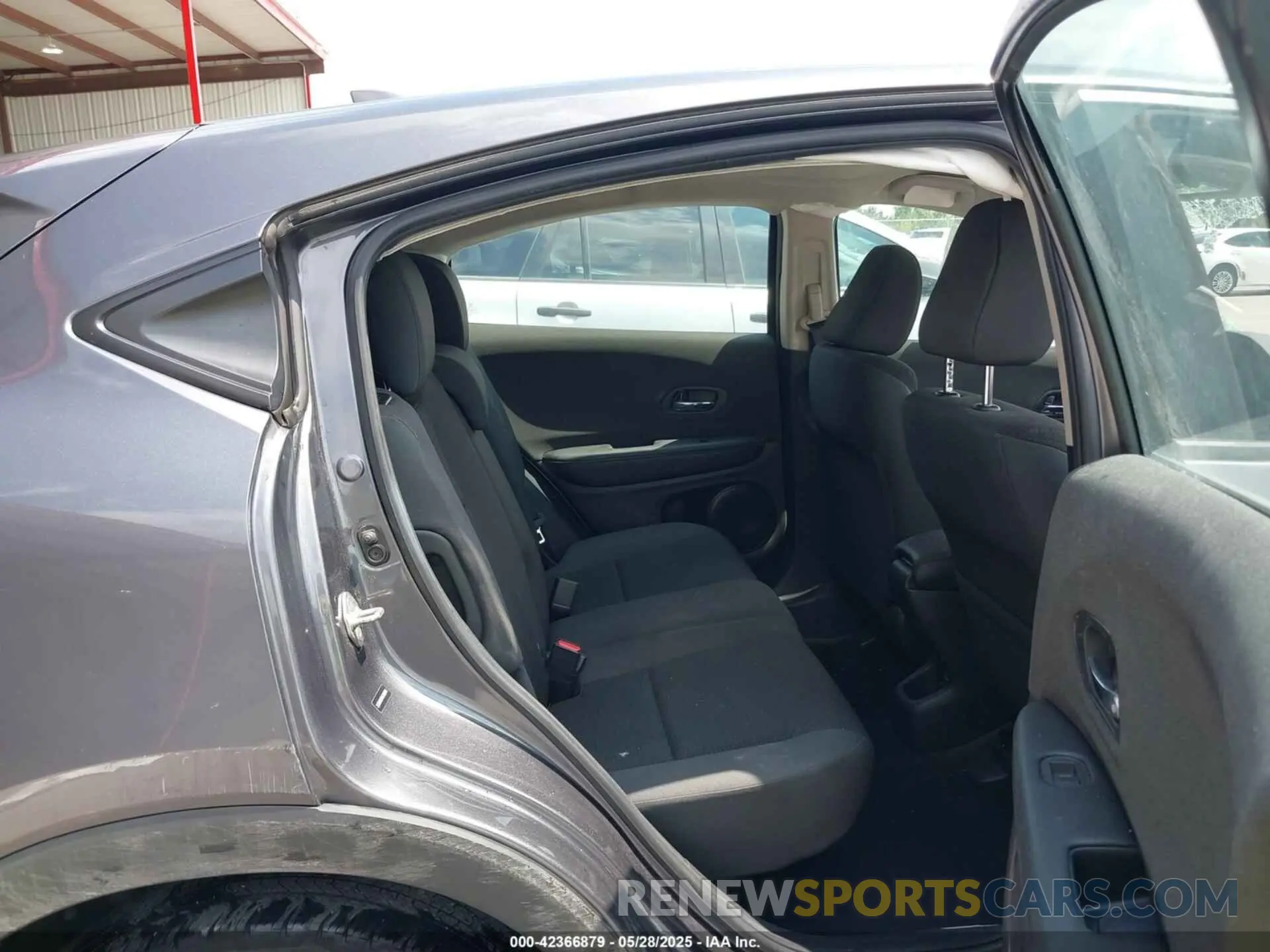8 Photograph of a damaged car 3CZRU5H37KG706785 HONDA HR-V 2019