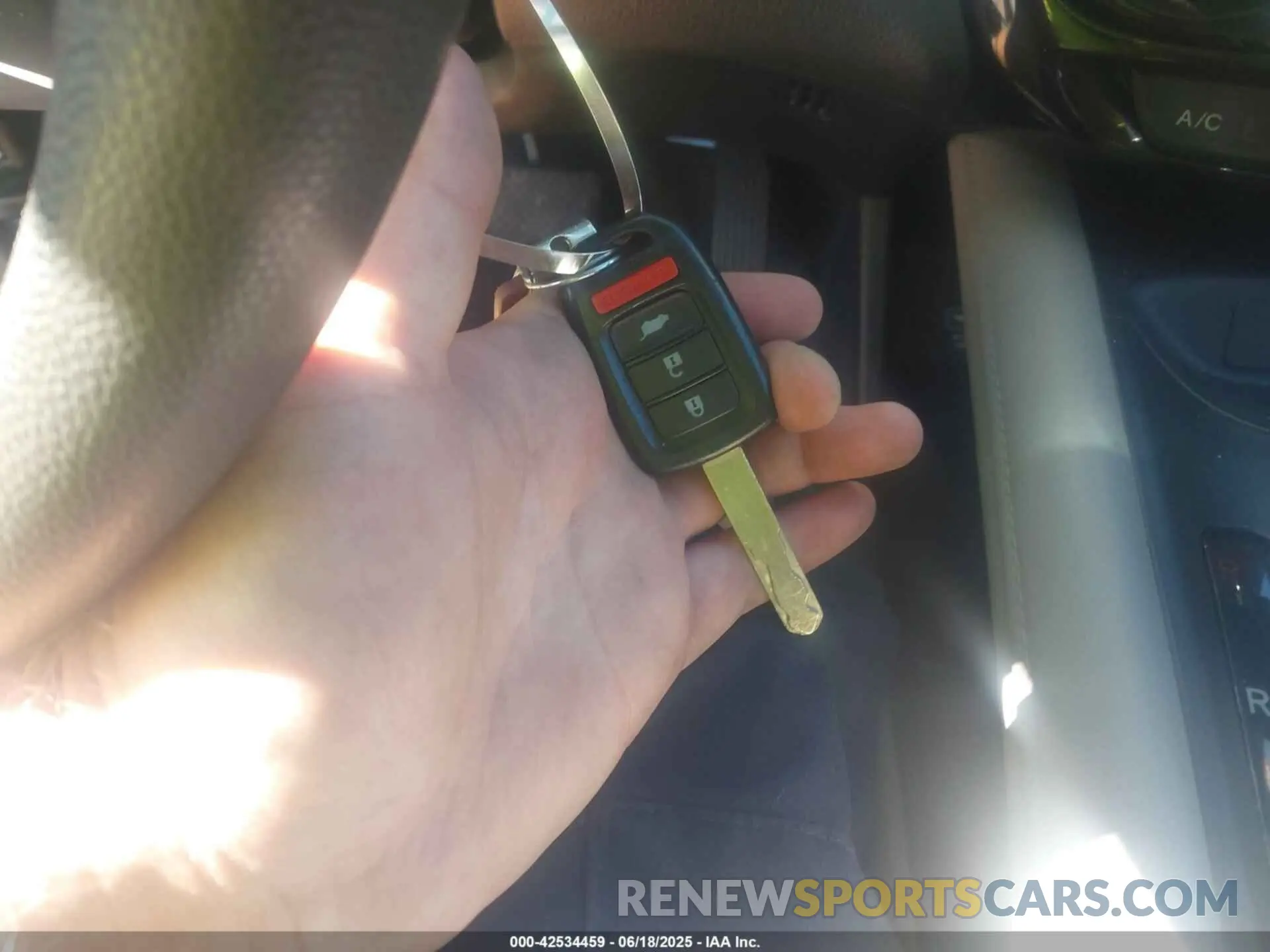 11 Photograph of a damaged car 3CZRU5H37KM719697 HONDA HR-V 2019