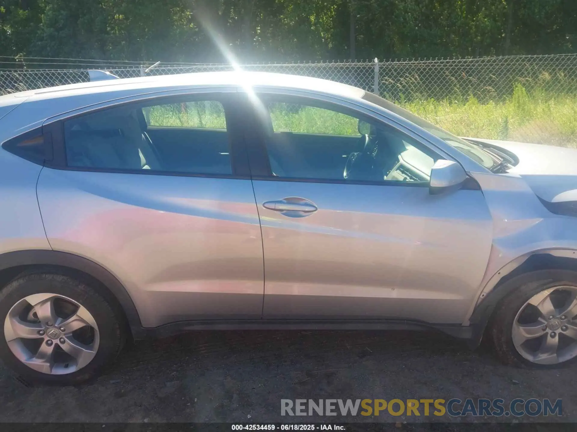 13 Photograph of a damaged car 3CZRU5H37KM719697 HONDA HR-V 2019