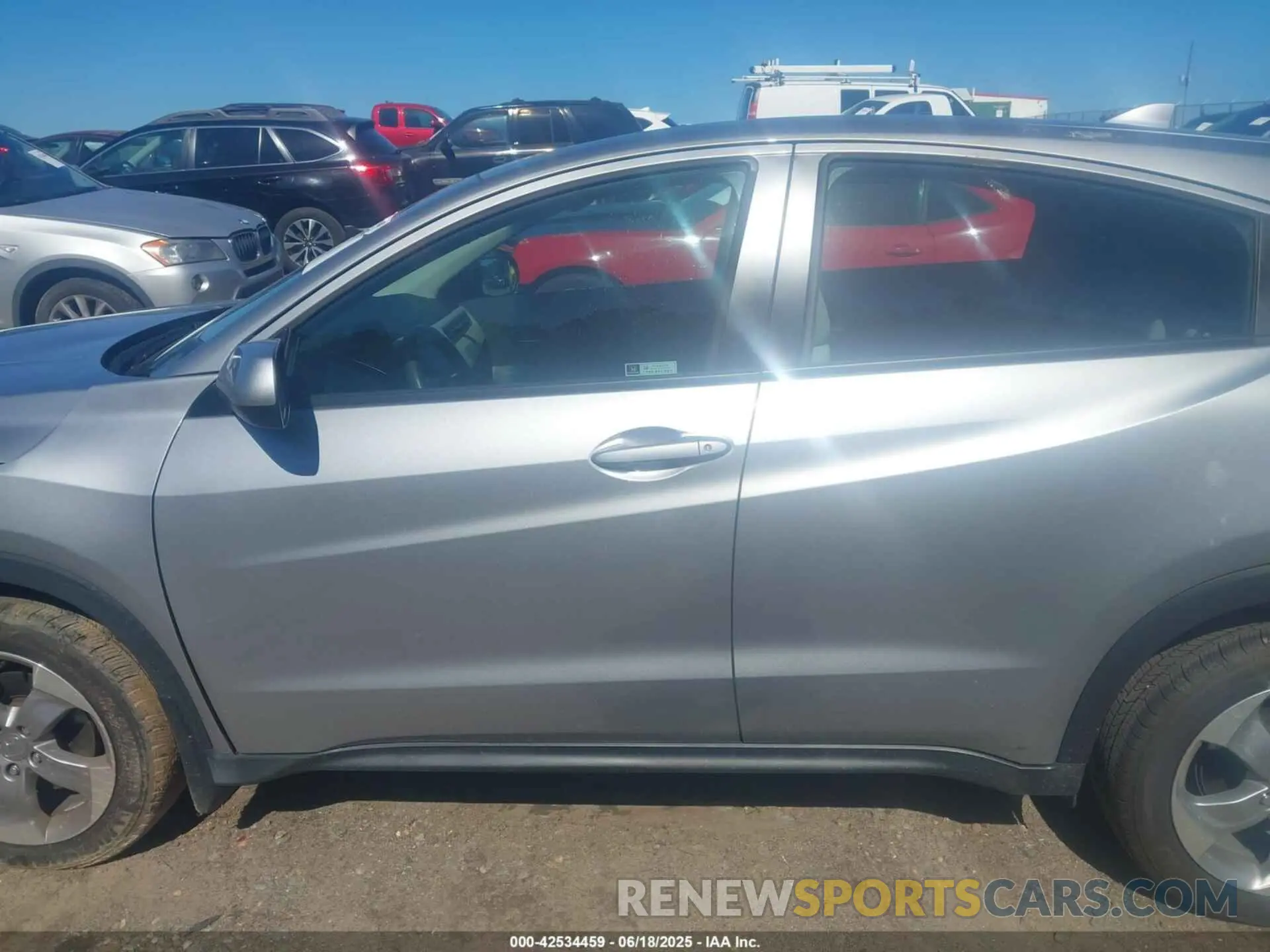 14 Photograph of a damaged car 3CZRU5H37KM719697 HONDA HR-V 2019