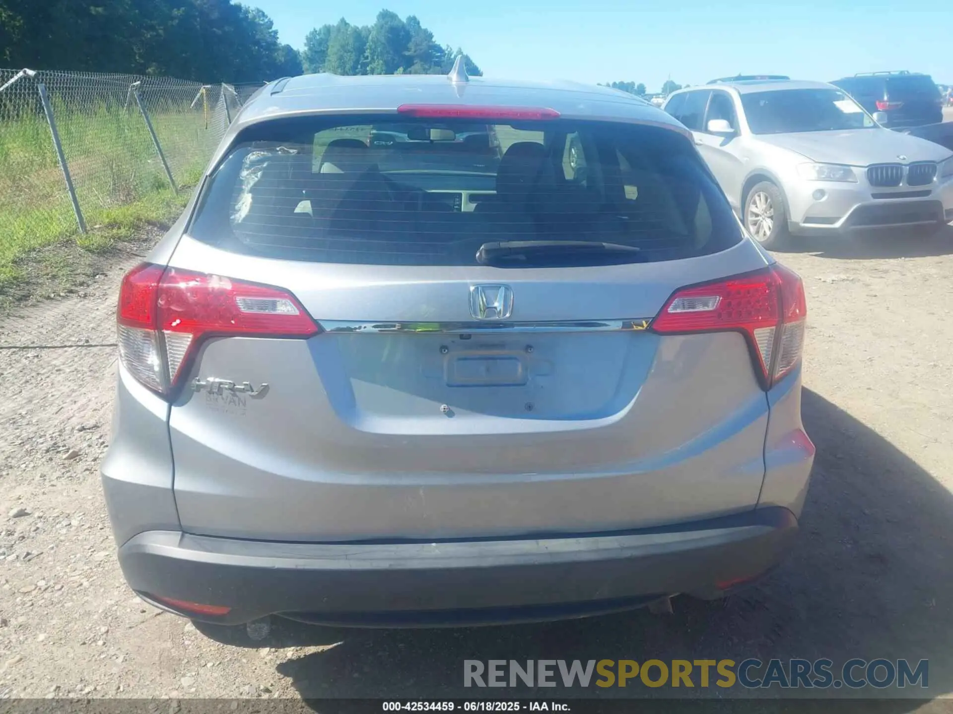 16 Photograph of a damaged car 3CZRU5H37KM719697 HONDA HR-V 2019