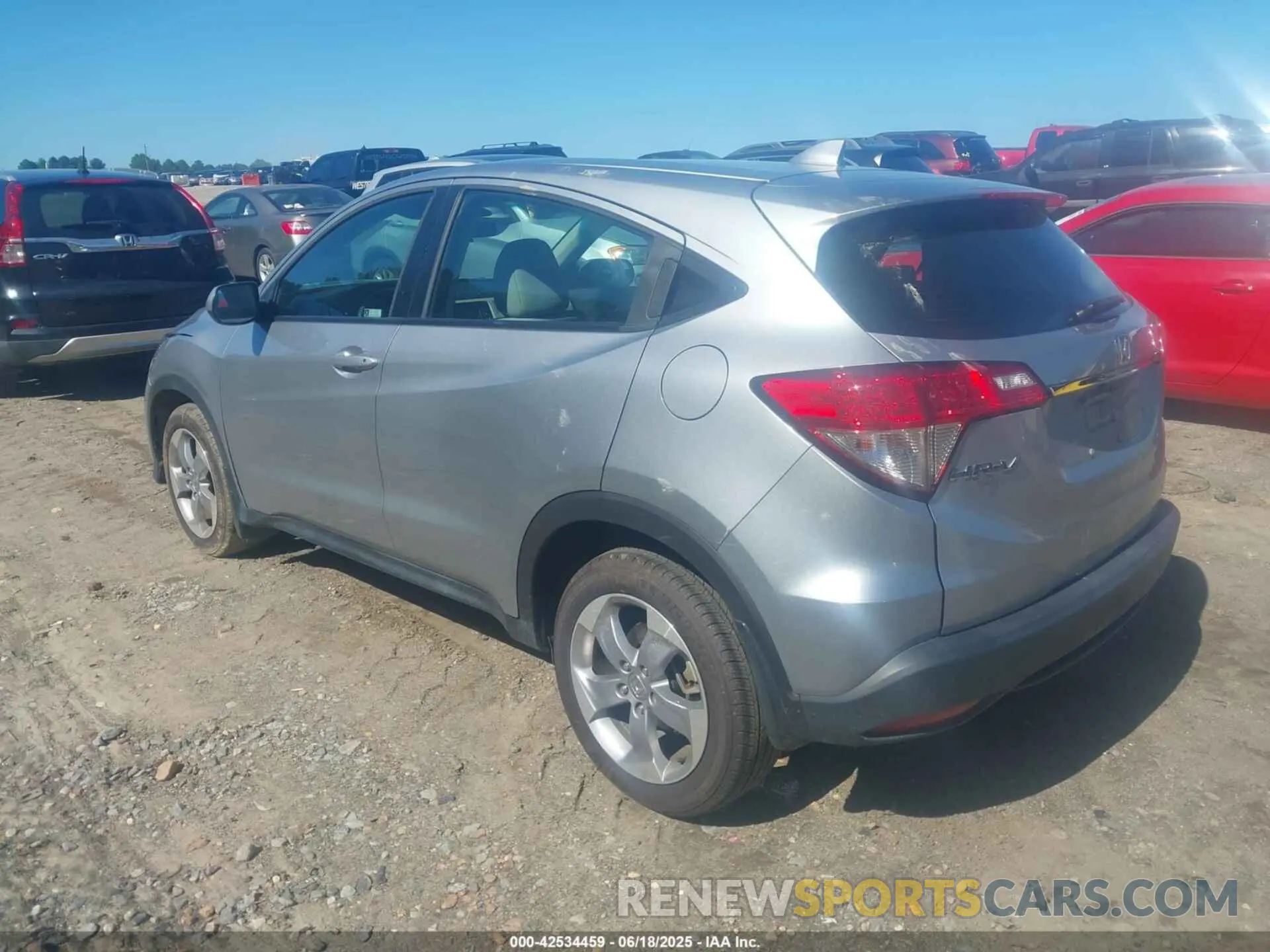 3 Photograph of a damaged car 3CZRU5H37KM719697 HONDA HR-V 2019