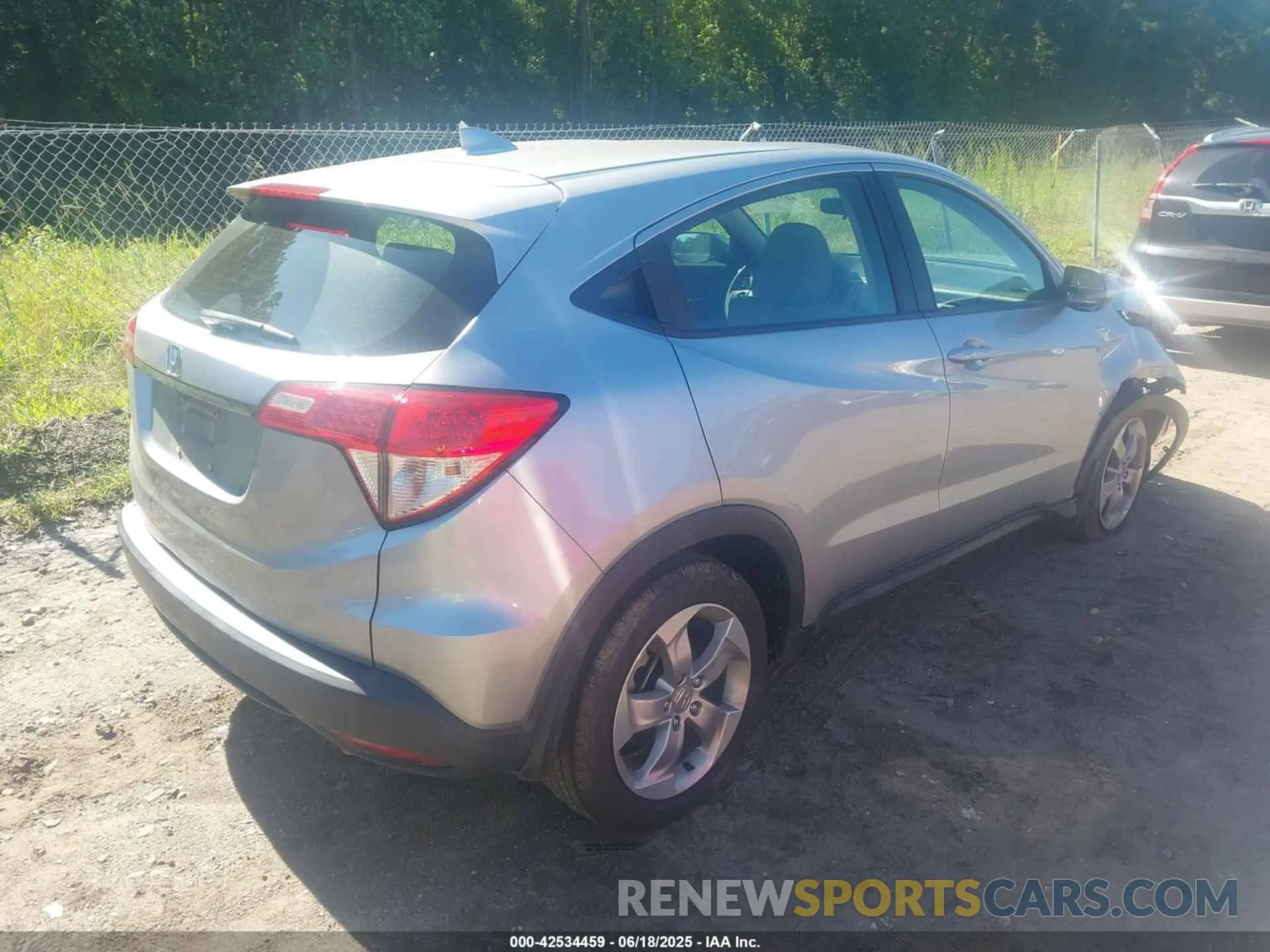4 Photograph of a damaged car 3CZRU5H37KM719697 HONDA HR-V 2019