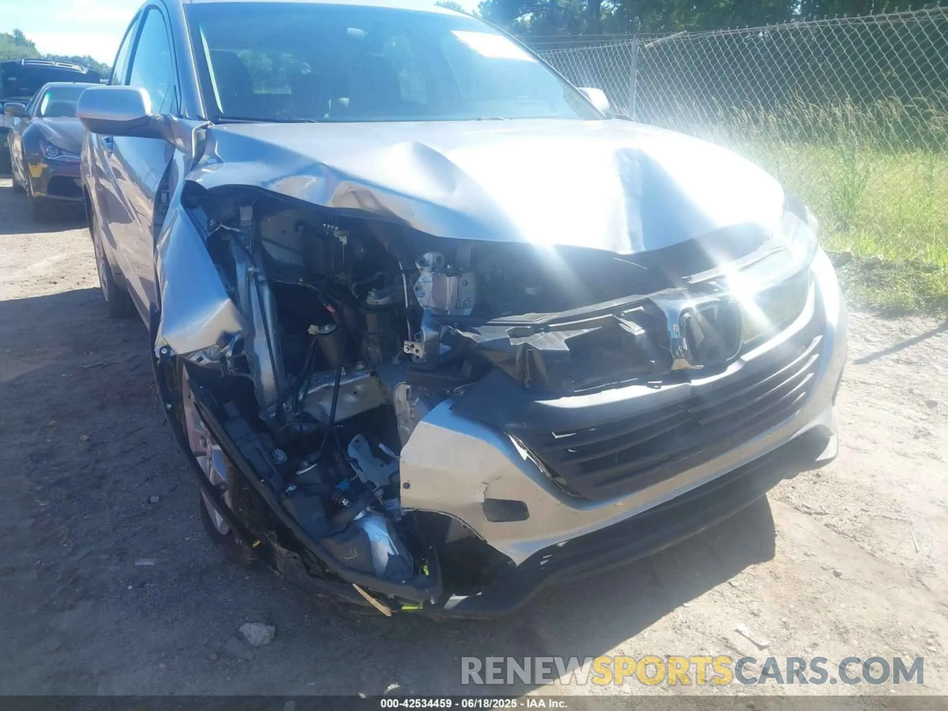 6 Photograph of a damaged car 3CZRU5H37KM719697 HONDA HR-V 2019