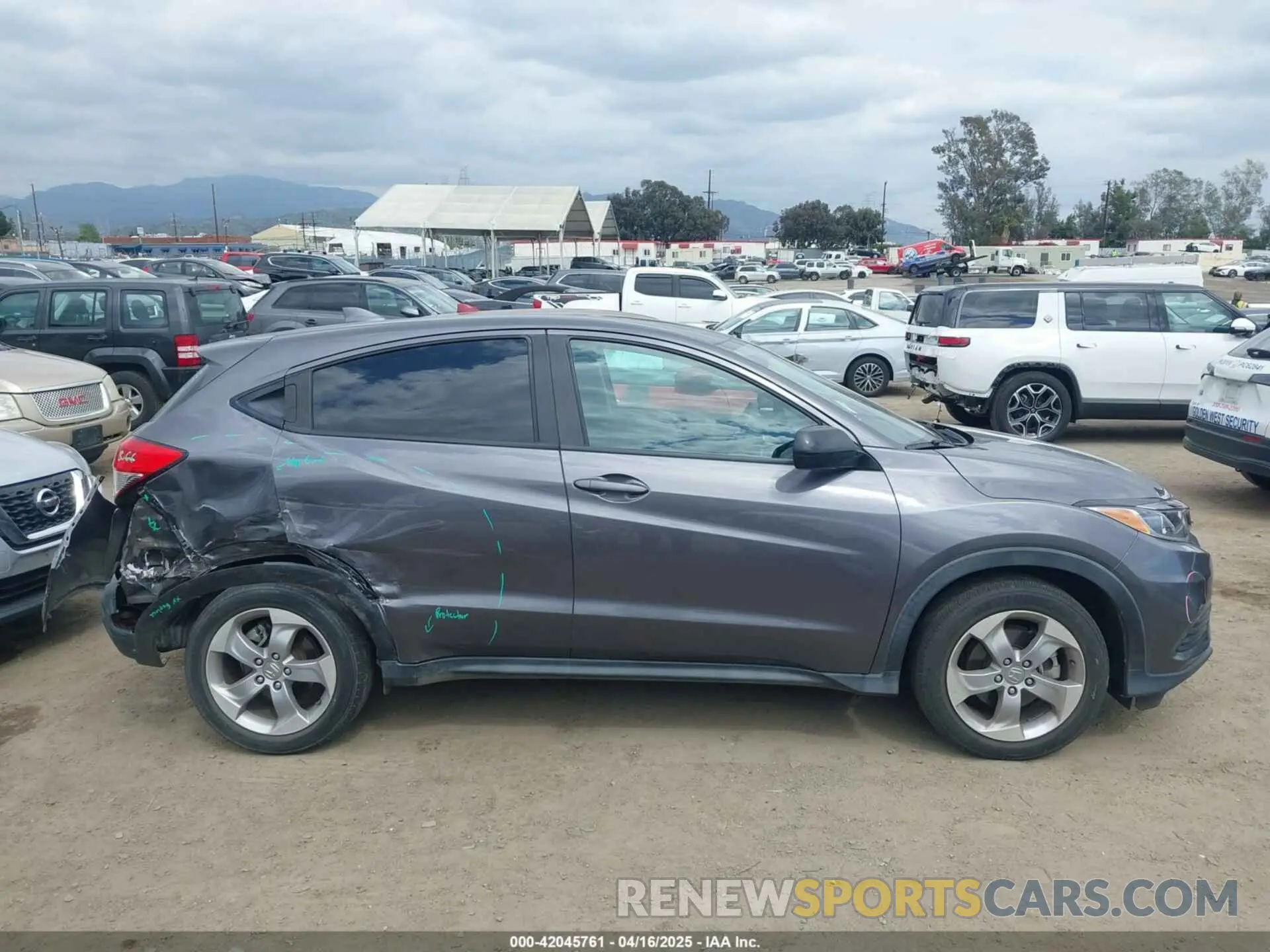 13 Photograph of a damaged car 3CZRU5H38KG715690 HONDA HR-V 2019