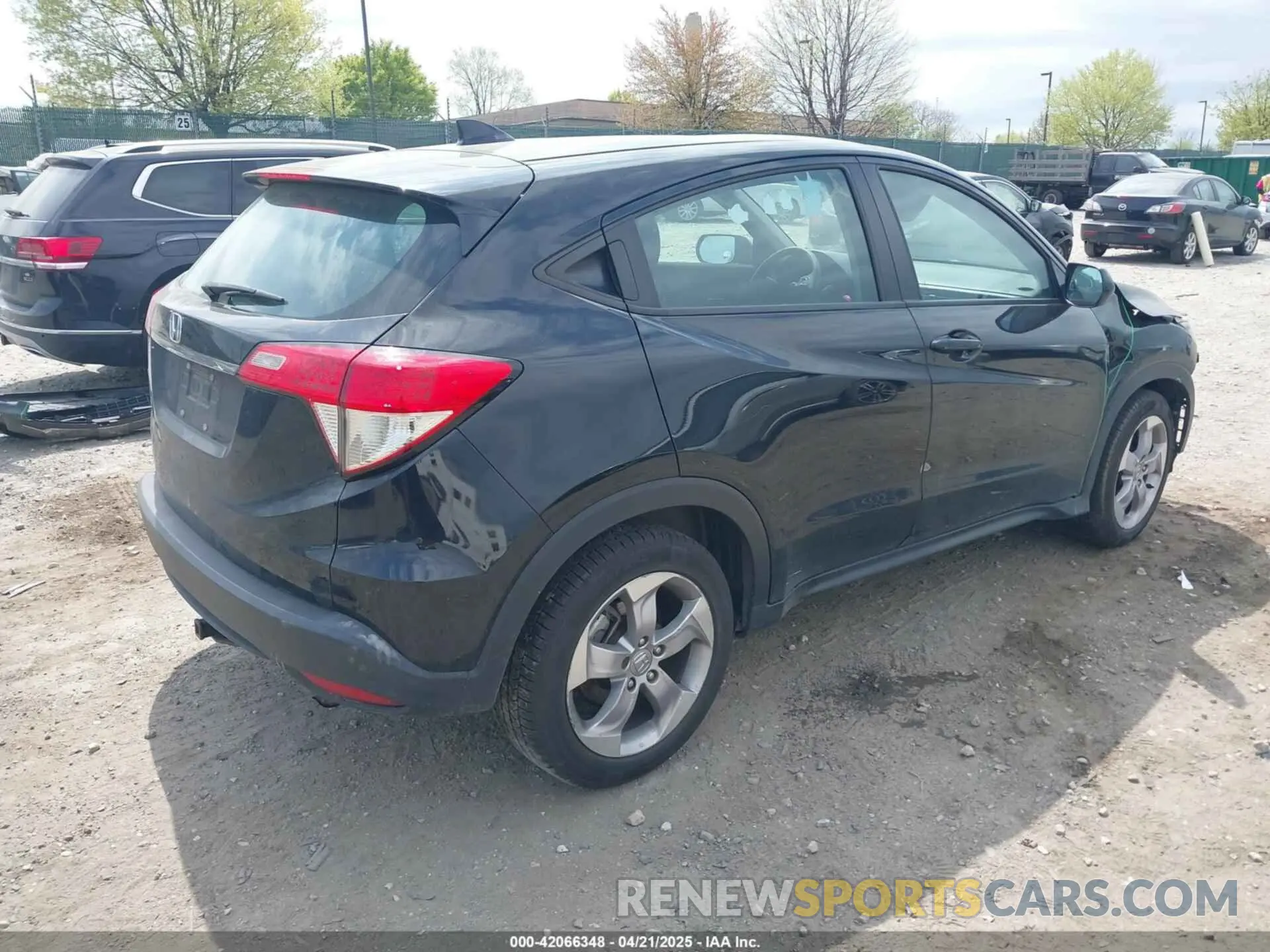 4 Photograph of a damaged car 3CZRU5H38KG715771 HONDA HR-V 2019