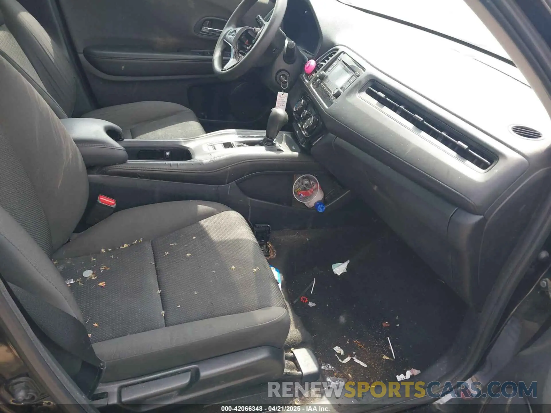 5 Photograph of a damaged car 3CZRU5H38KG715771 HONDA HR-V 2019