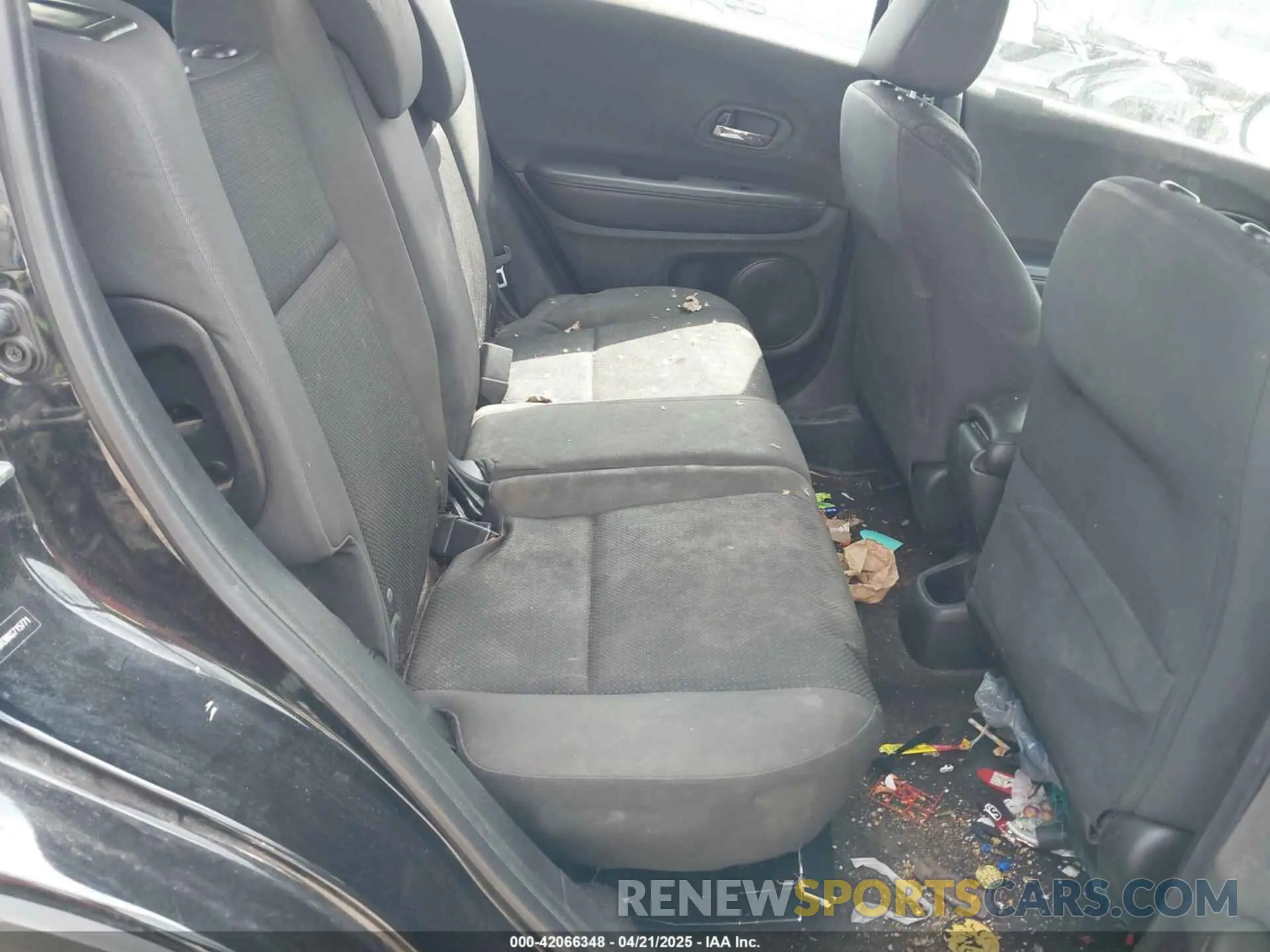 8 Photograph of a damaged car 3CZRU5H38KG715771 HONDA HR-V 2019