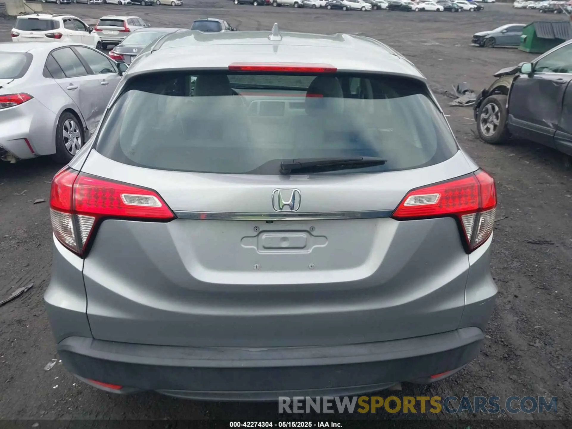16 Photograph of a damaged car 3CZRU5H39KG703872 HONDA HR-V 2019