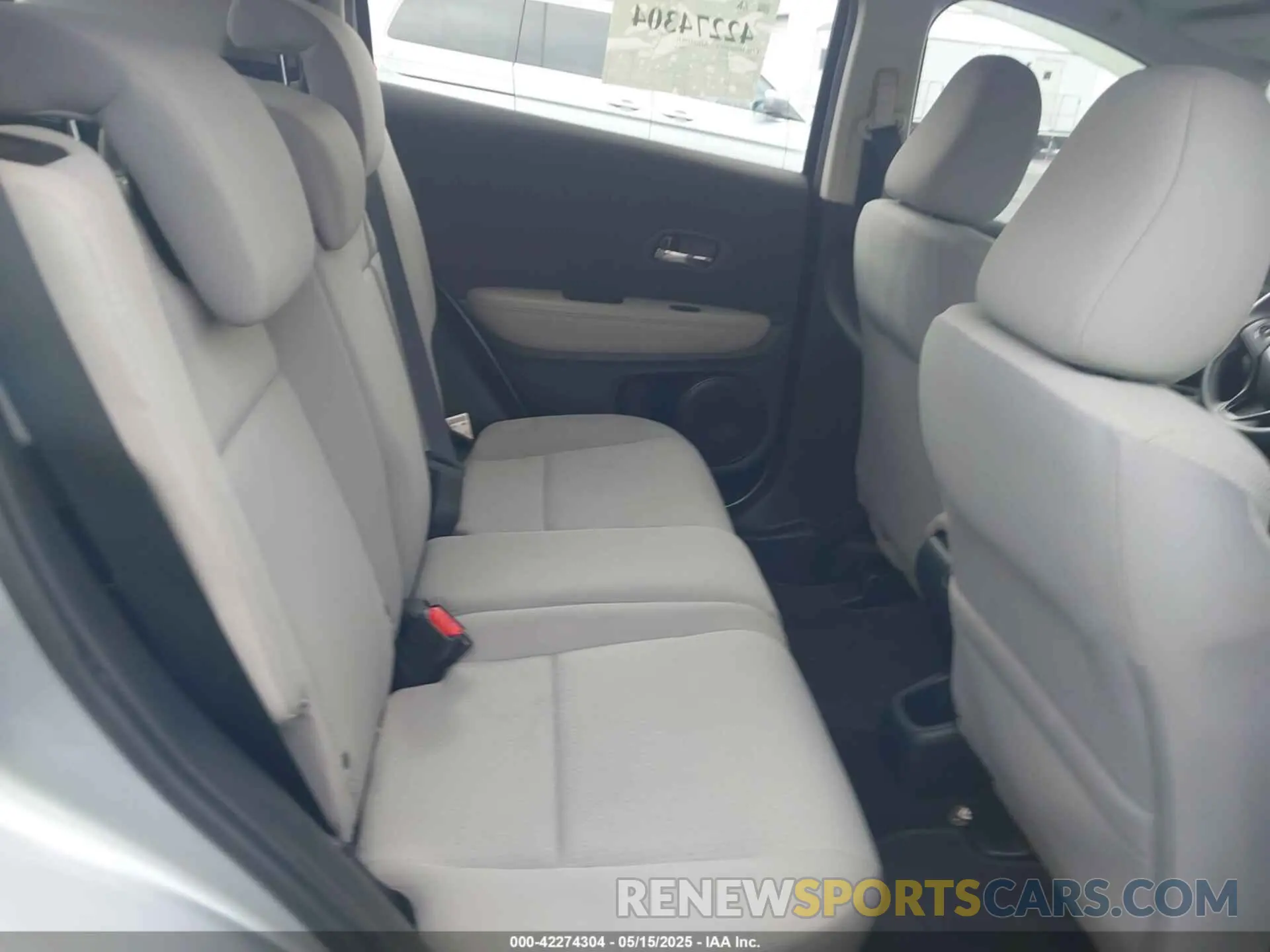 8 Photograph of a damaged car 3CZRU5H39KG703872 HONDA HR-V 2019