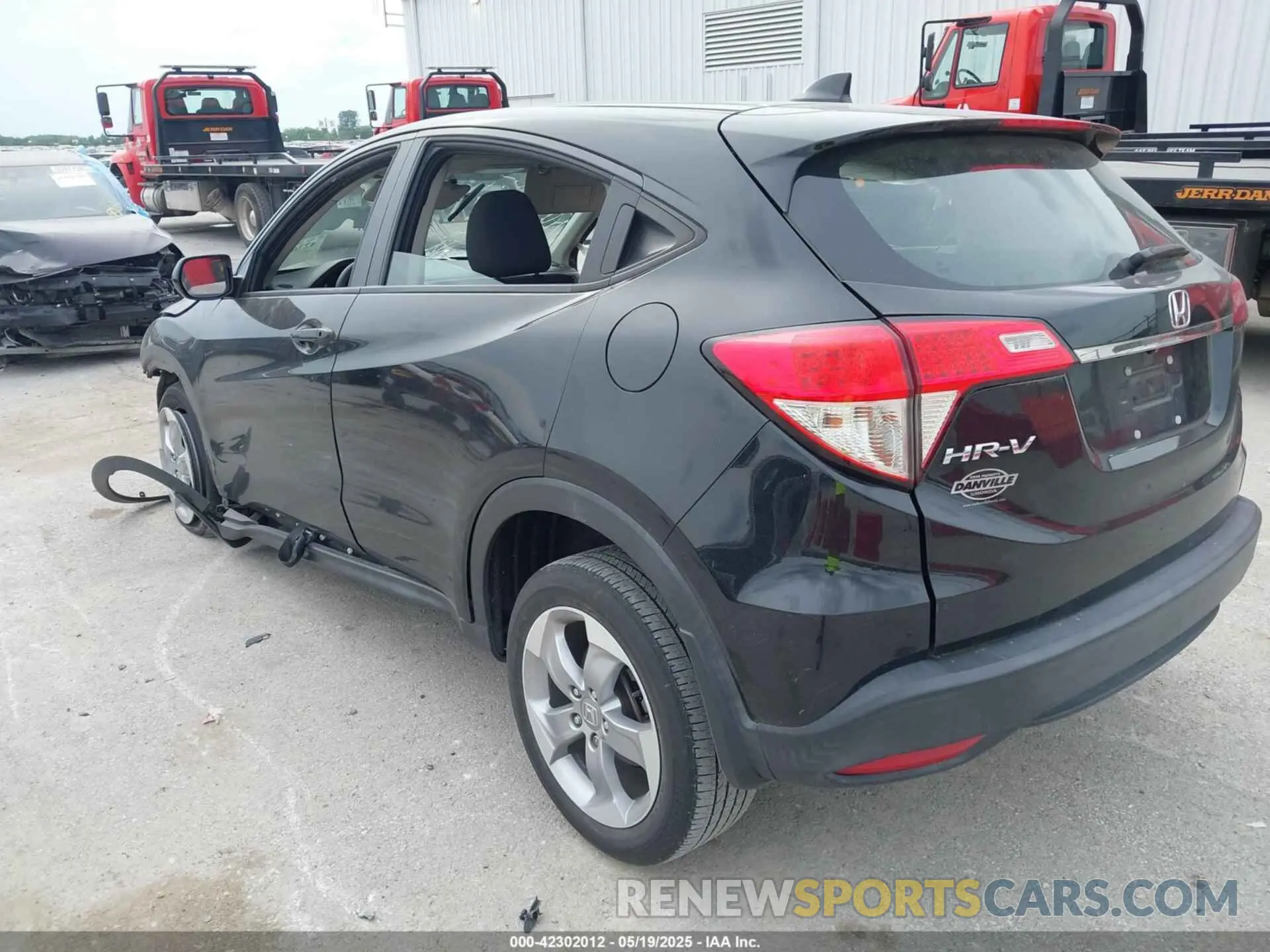 3 Photograph of a damaged car 3CZRU5H3XKM719659 HONDA HR-V 2019
