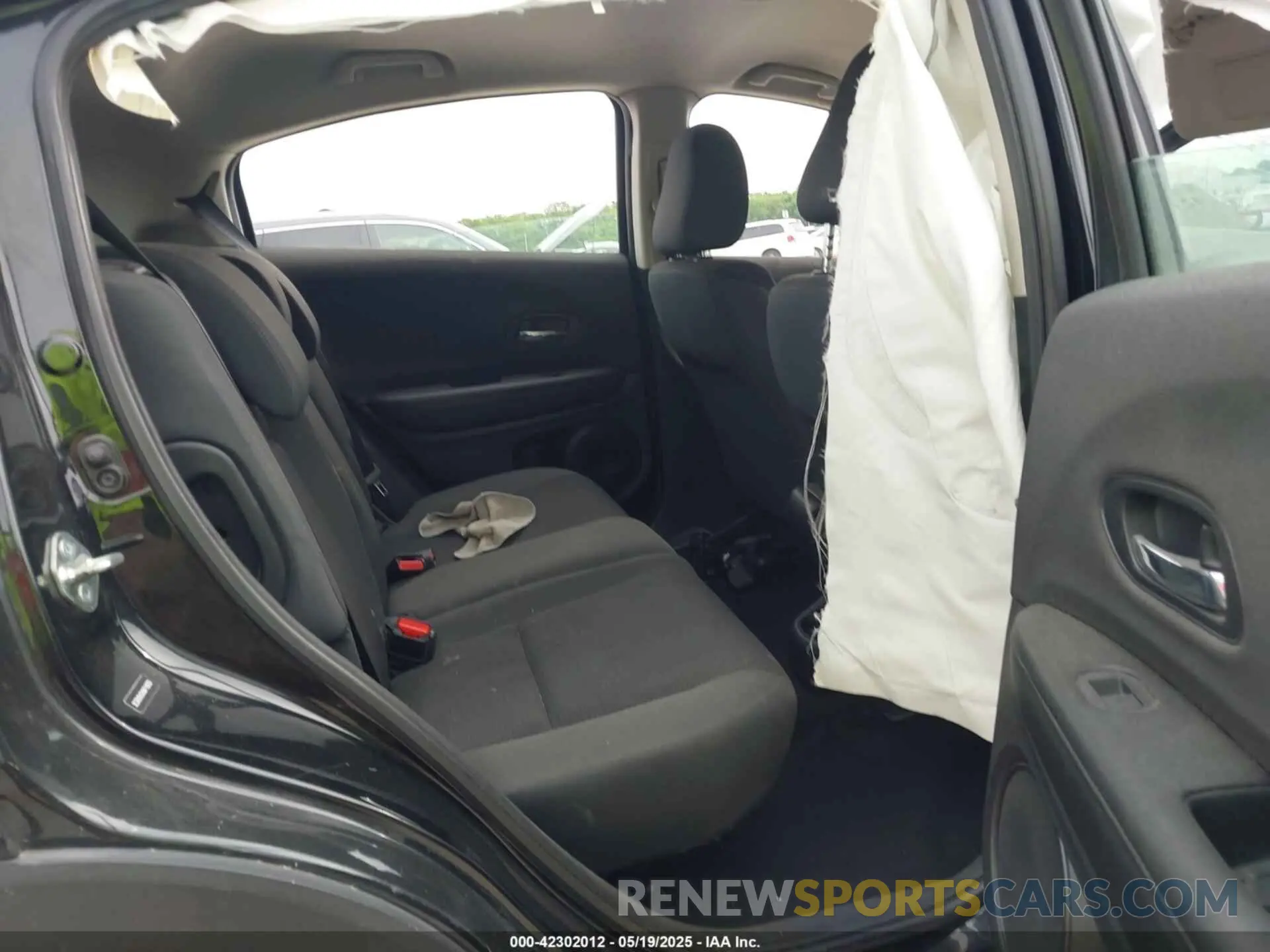 8 Photograph of a damaged car 3CZRU5H3XKM719659 HONDA HR-V 2019