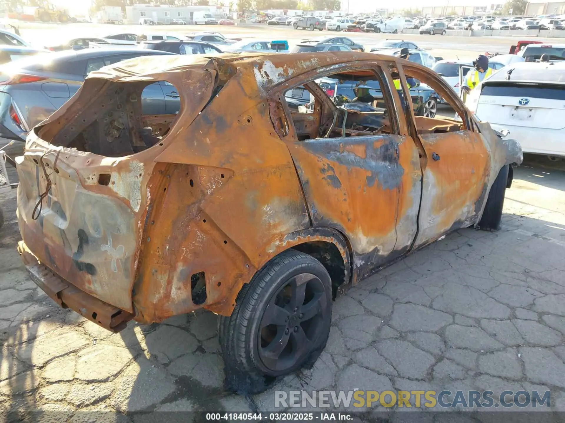 4 Photograph of a damaged car 3CZRU5H3XKM724246 HONDA HR-V 2019