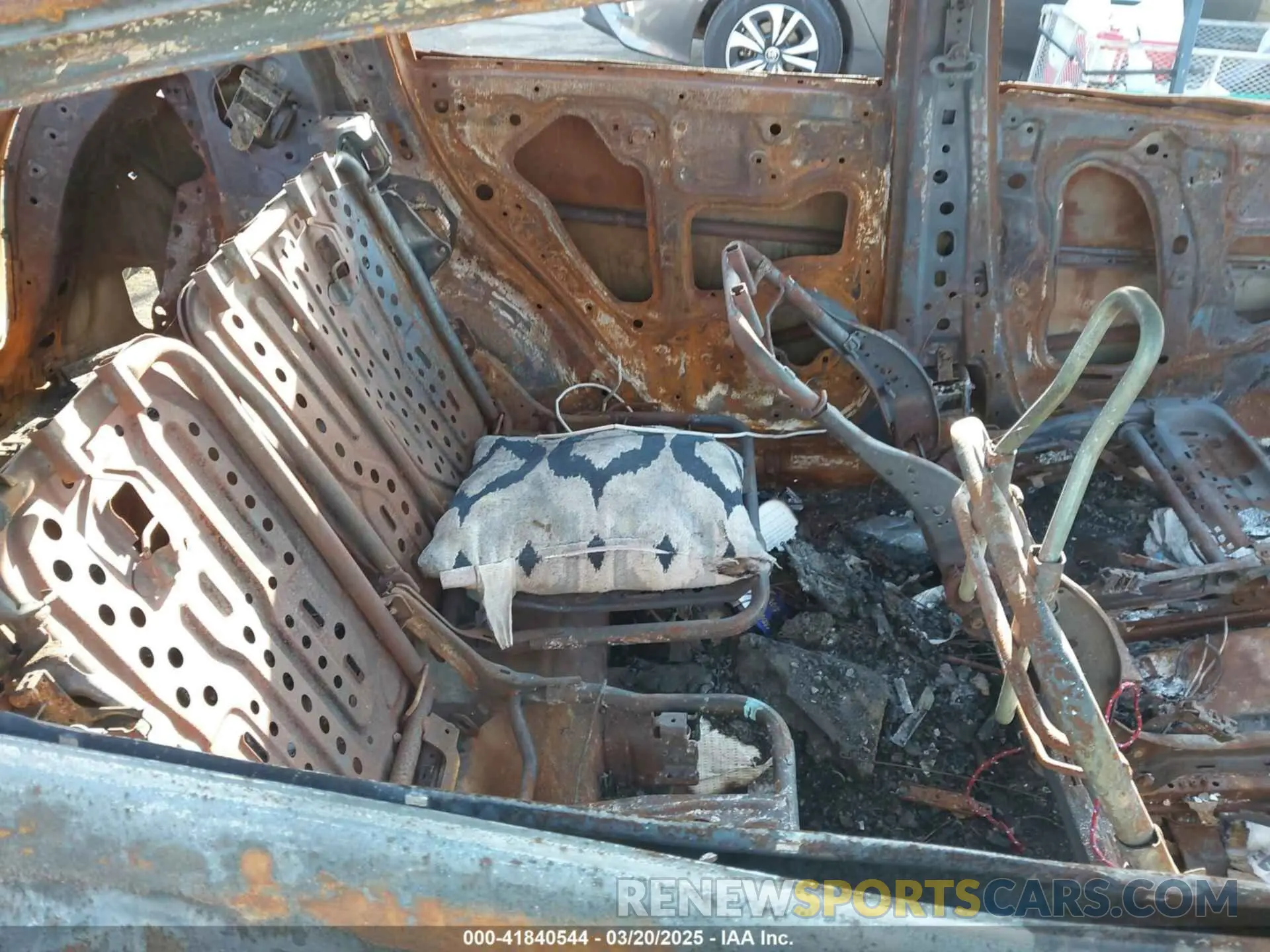 8 Photograph of a damaged car 3CZRU5H3XKM724246 HONDA HR-V 2019