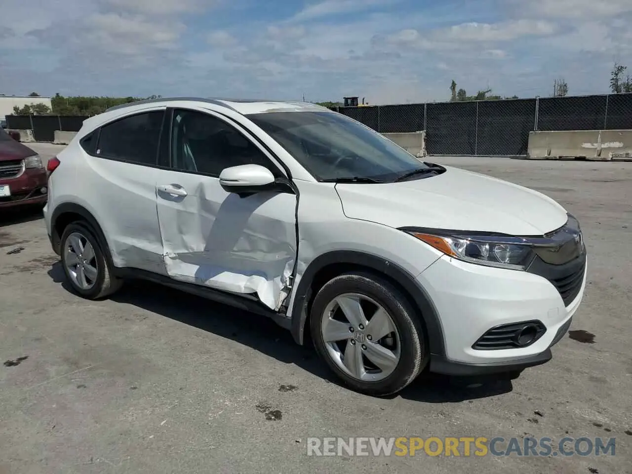 4 Photograph of a damaged car 3CZRU5H50KM705092 HONDA HR-V 2019