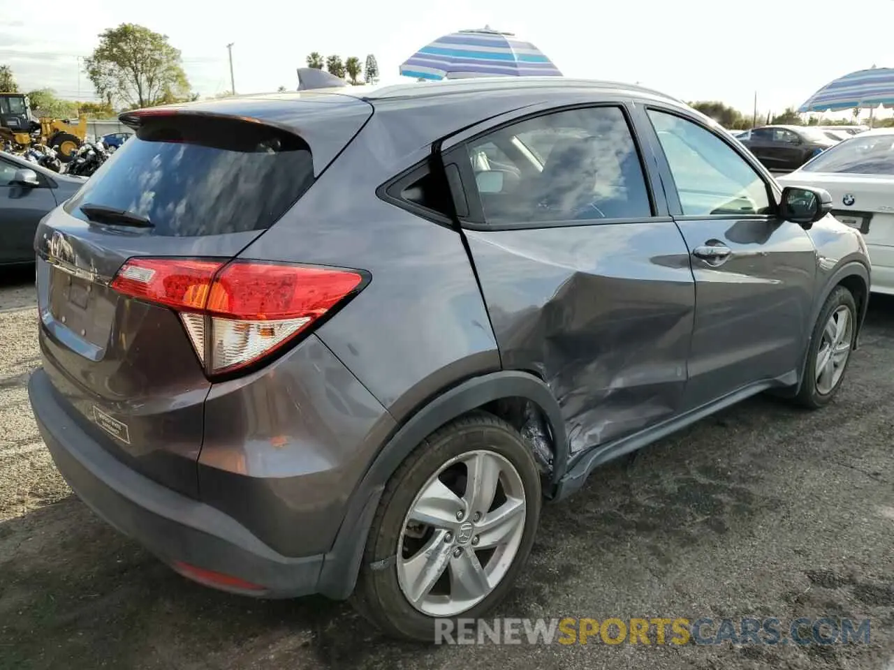 3 Photograph of a damaged car 3CZRU5H50KM710647 HONDA HR-V 2019