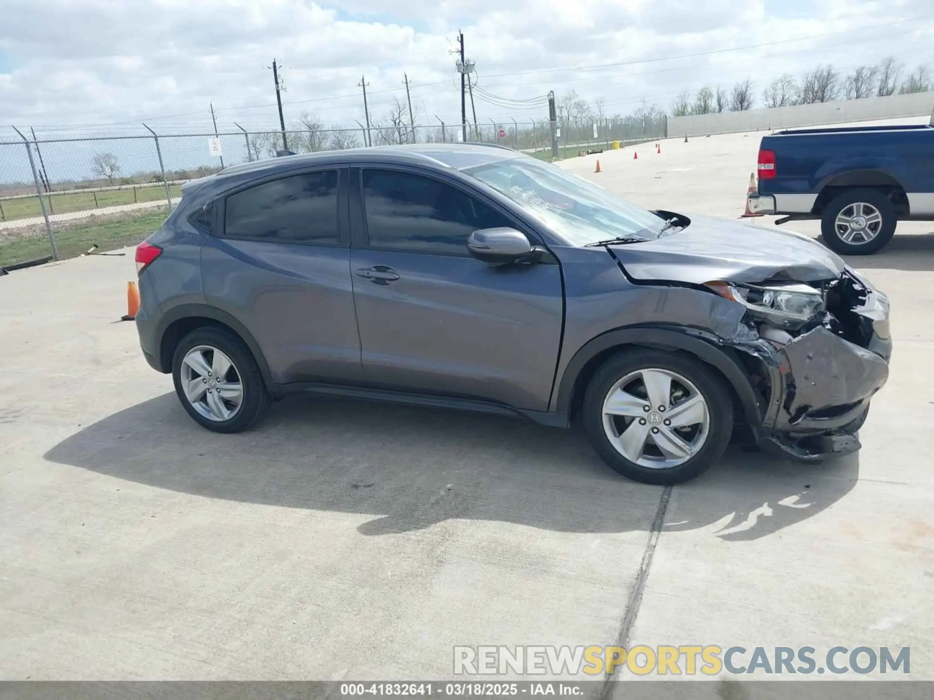 13 Photograph of a damaged car 3CZRU5H51KM712049 HONDA HR-V 2019