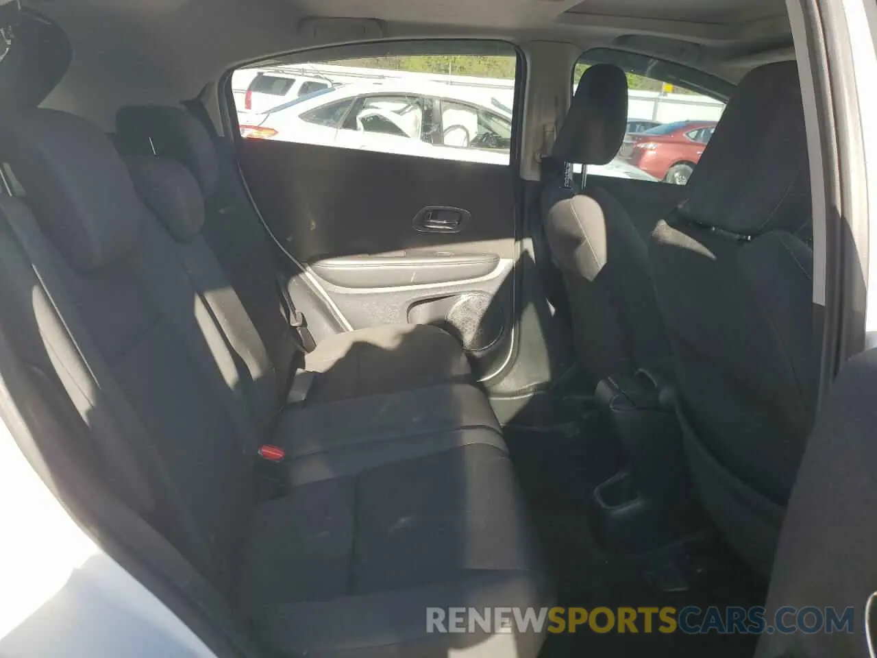 10 Photograph of a damaged car 3CZRU5H51KM714125 HONDA HR-V 2019