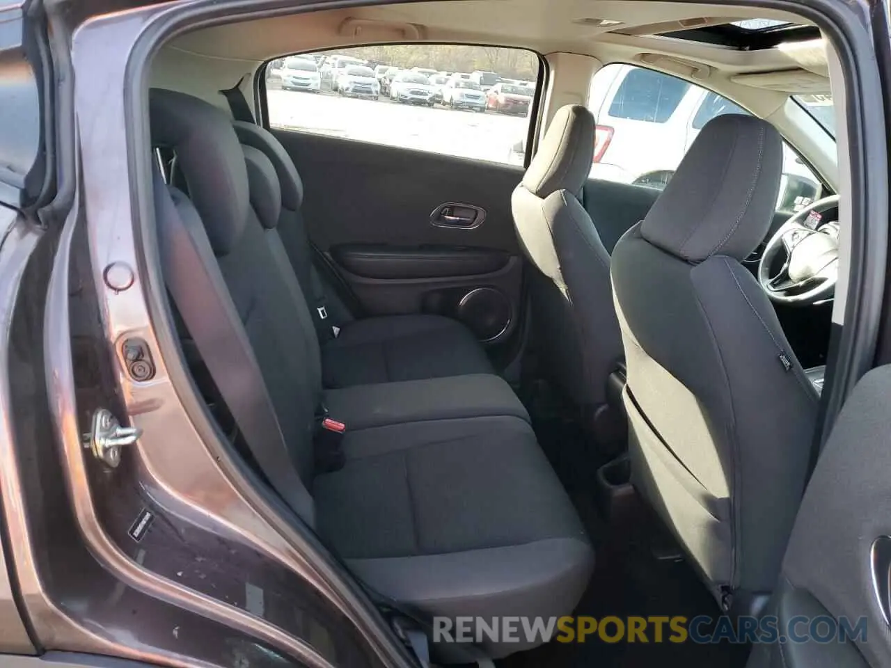 11 Photograph of a damaged car 3CZRU5H51KM716845 HONDA HR-V 2019