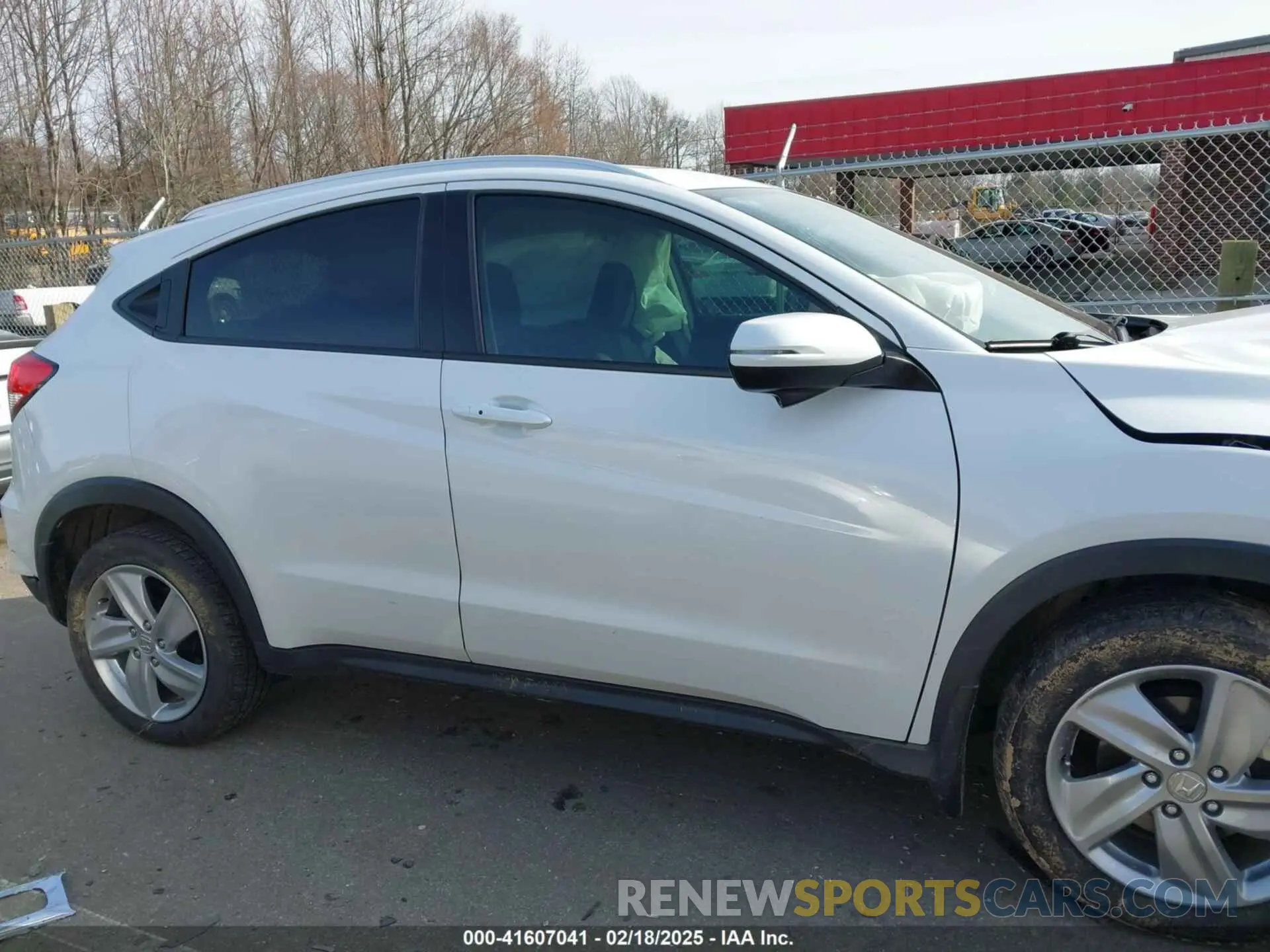13 Photograph of a damaged car 3CZRU5H51KM726033 HONDA HR-V 2019