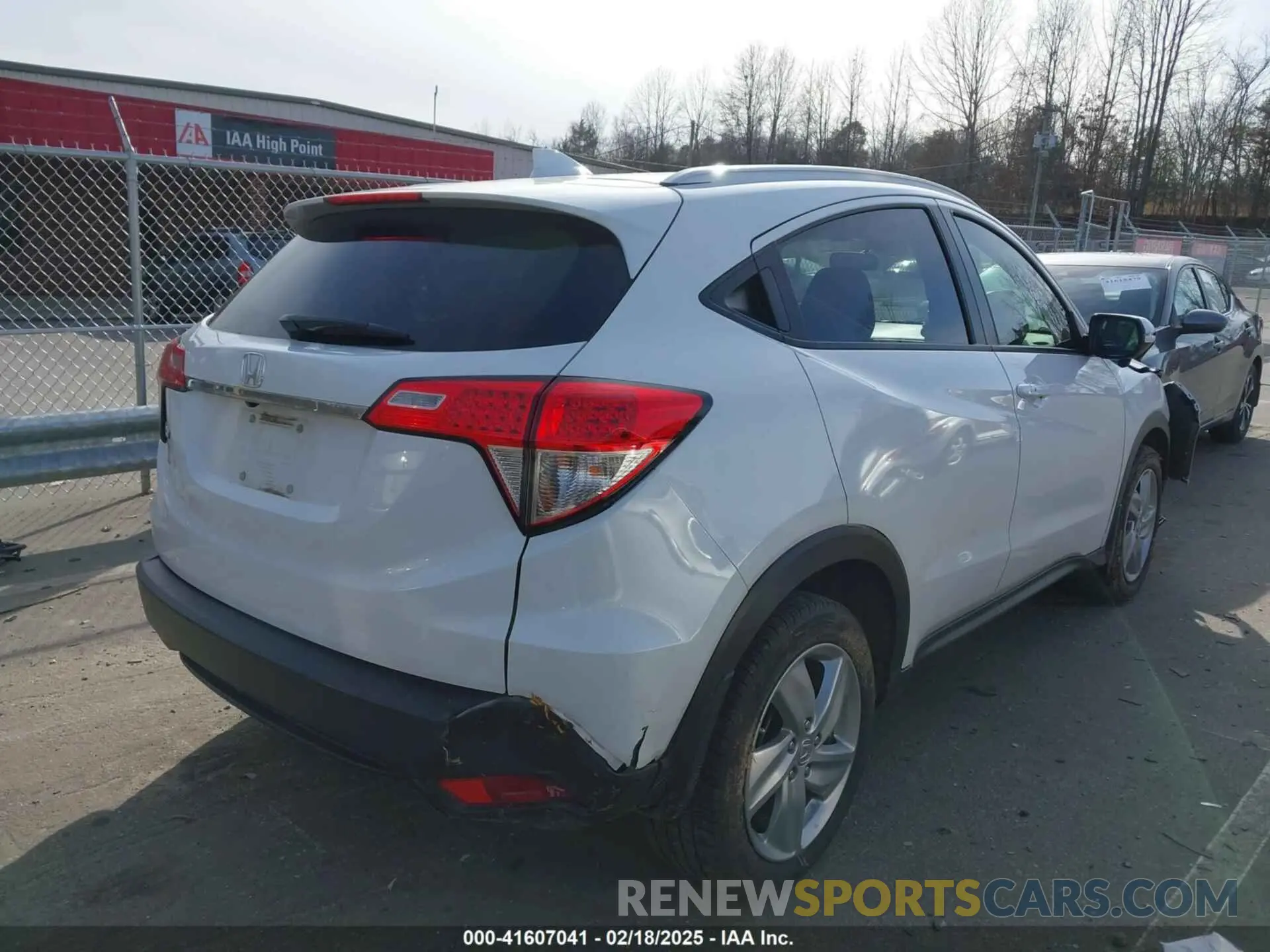 4 Photograph of a damaged car 3CZRU5H51KM726033 HONDA HR-V 2019