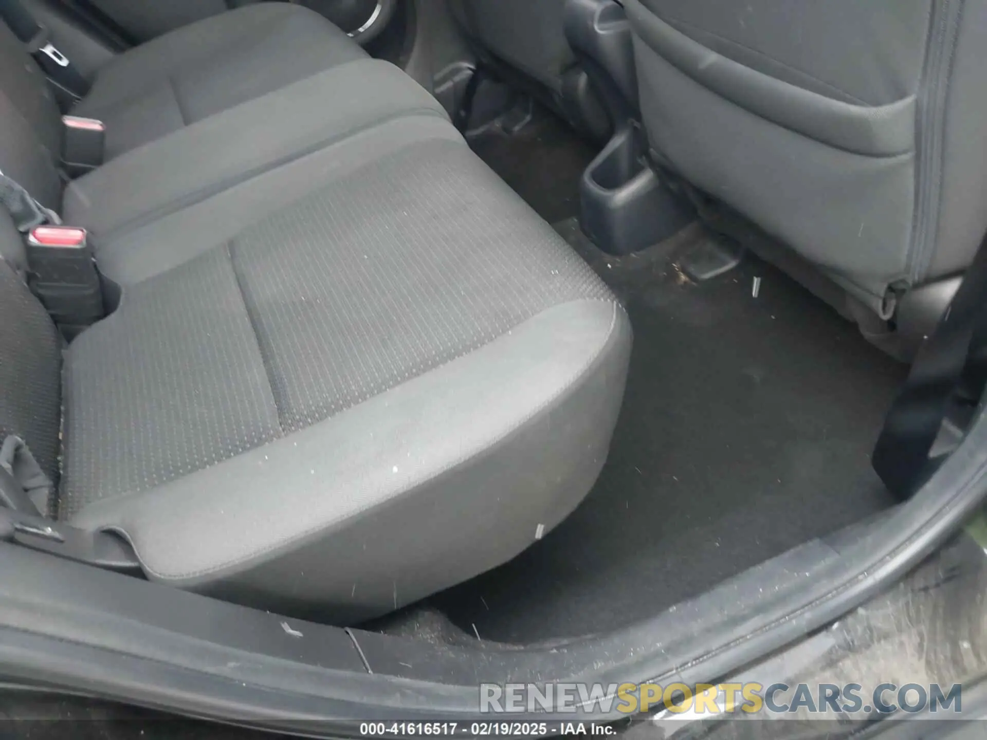 8 Photograph of a damaged car 3CZRU5H52KM704011 HONDA HR-V 2019