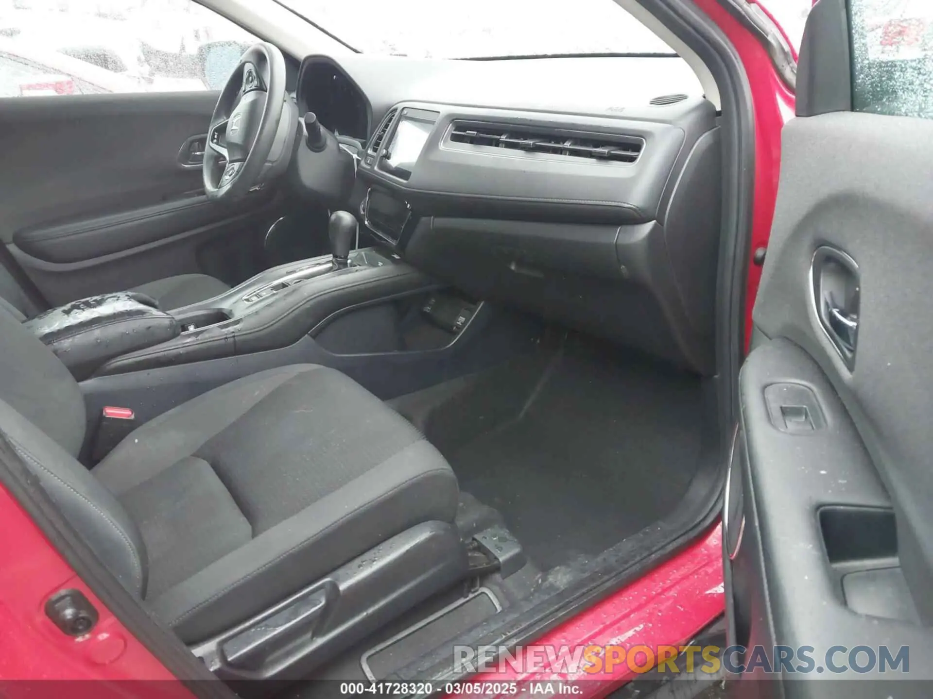 5 Photograph of a damaged car 3CZRU5H52KM706115 HONDA HR-V 2019