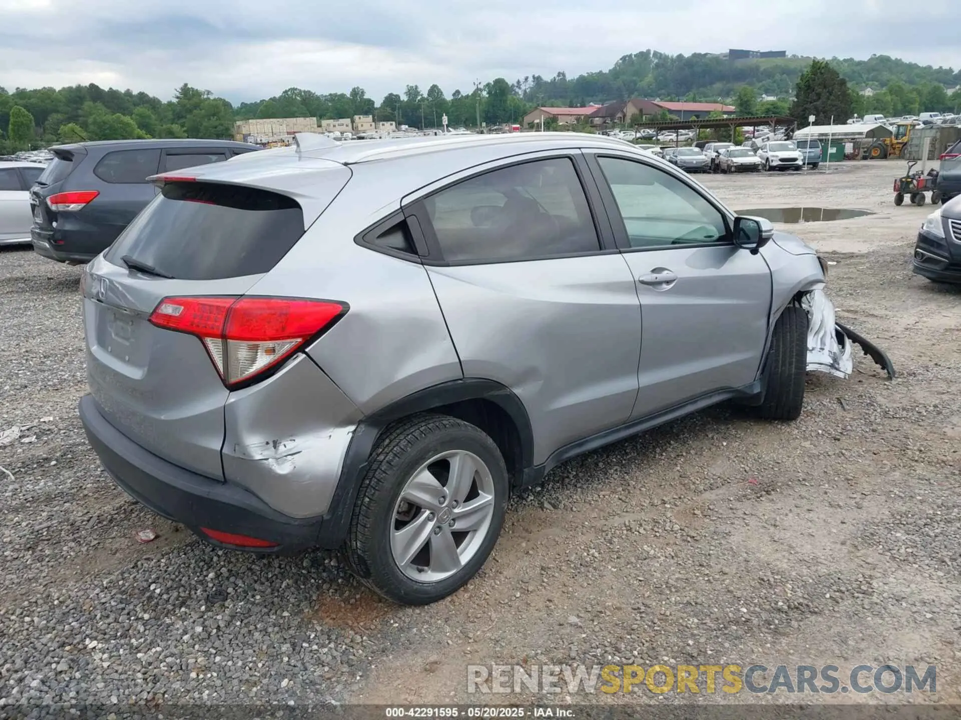 4 Photograph of a damaged car 3CZRU5H52KM707880 HONDA HR-V 2019
