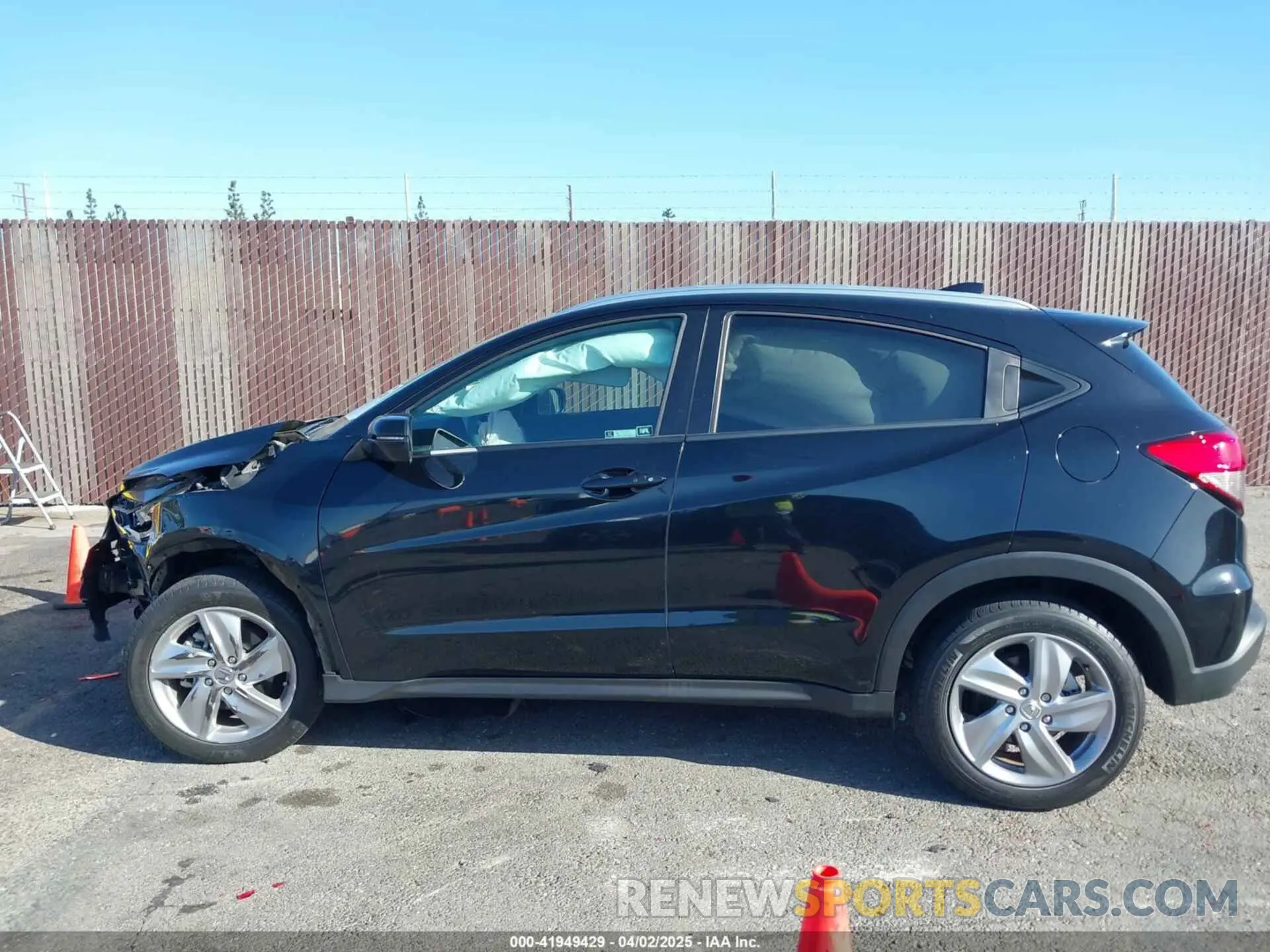 14 Photograph of a damaged car 3CZRU5H52KM717938 HONDA HR-V 2019