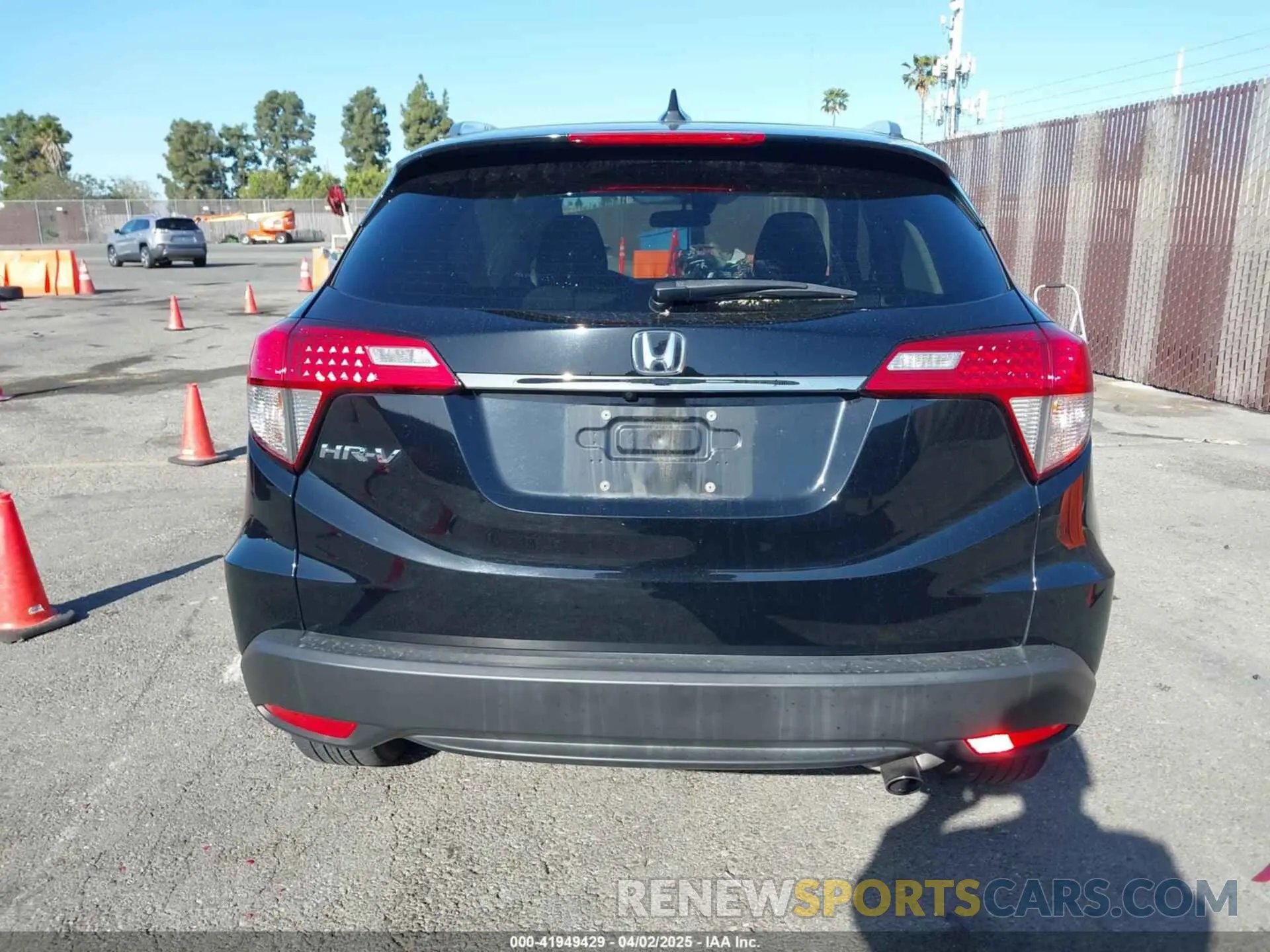 16 Photograph of a damaged car 3CZRU5H52KM717938 HONDA HR-V 2019