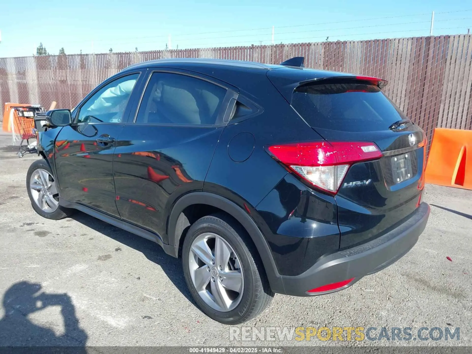 3 Photograph of a damaged car 3CZRU5H52KM717938 HONDA HR-V 2019
