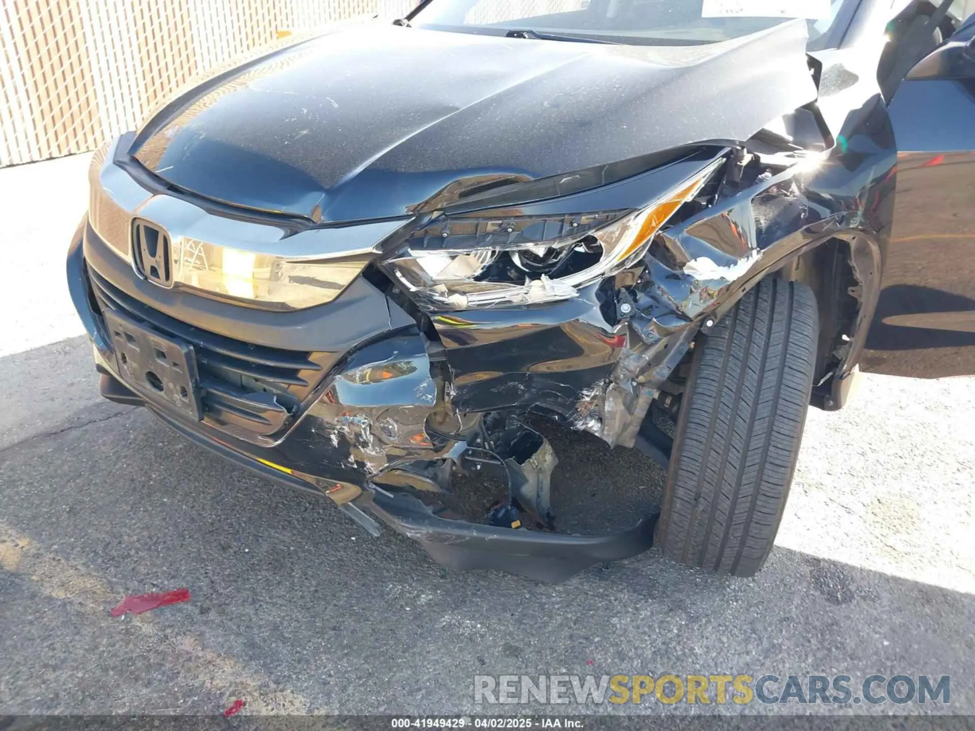 6 Photograph of a damaged car 3CZRU5H52KM717938 HONDA HR-V 2019