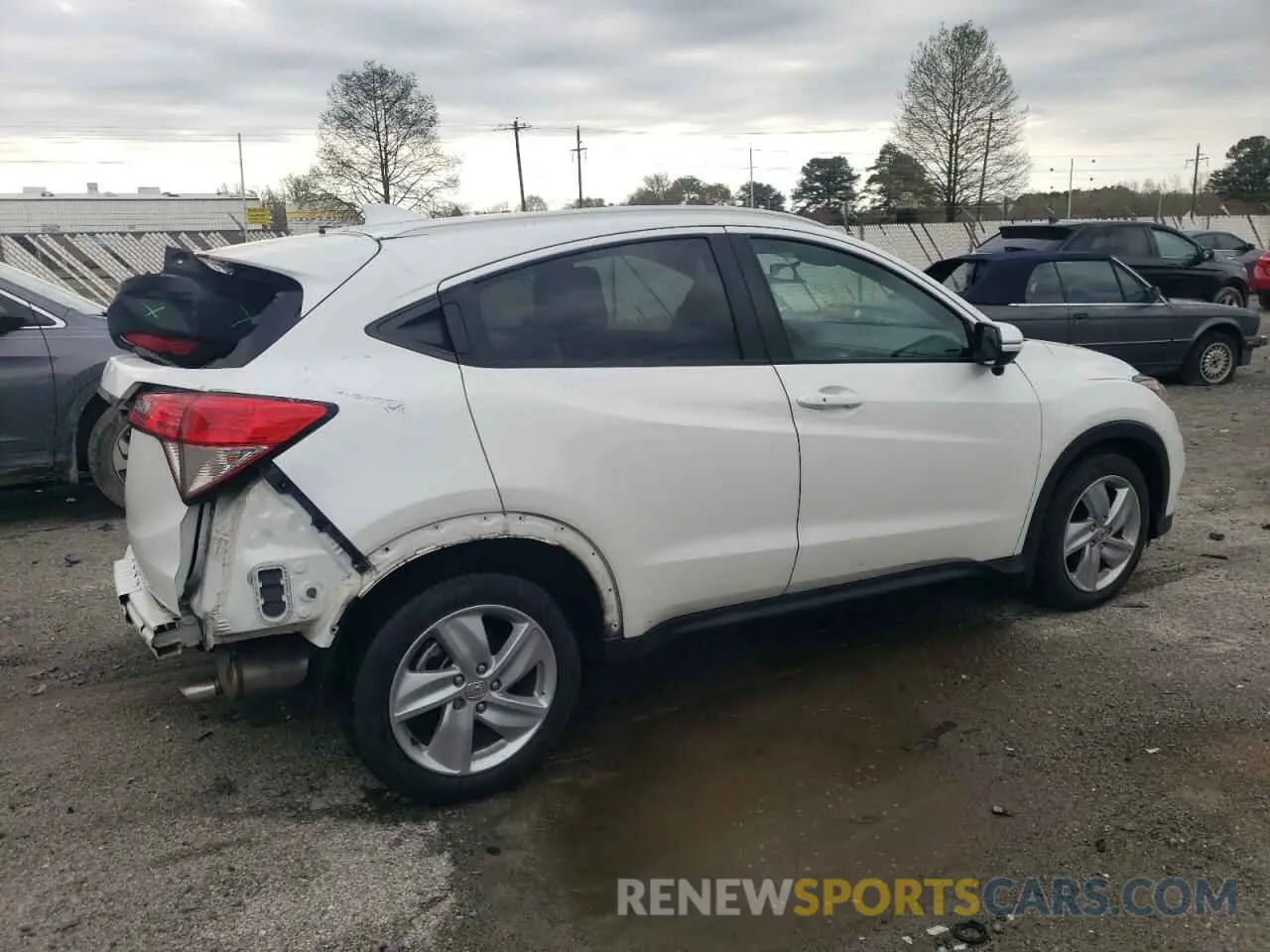 3 Photograph of a damaged car 3CZRU5H53KM704714 HONDA HR-V 2019