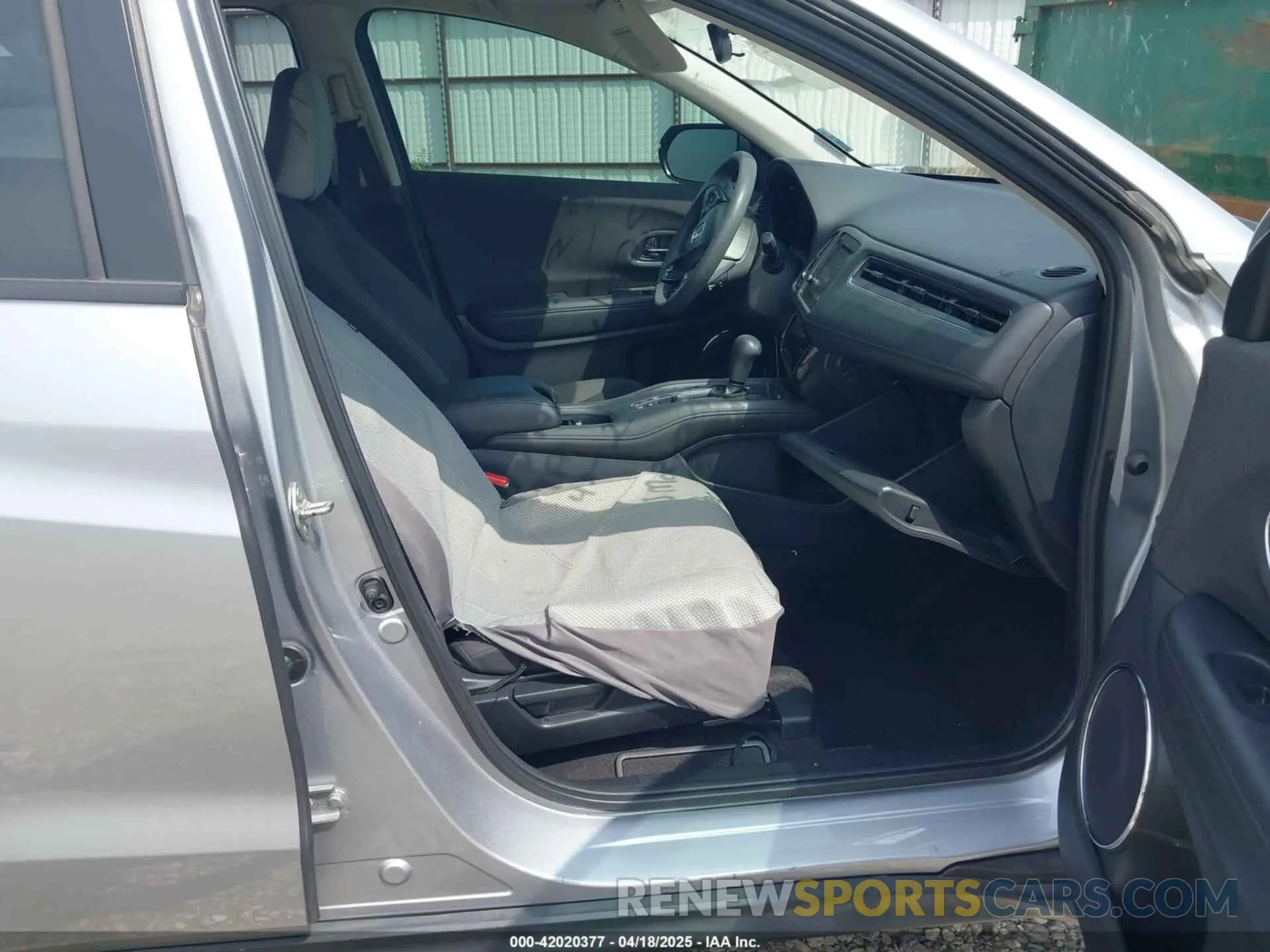 5 Photograph of a damaged car 3CZRU5H53KM718483 HONDA HR-V 2019