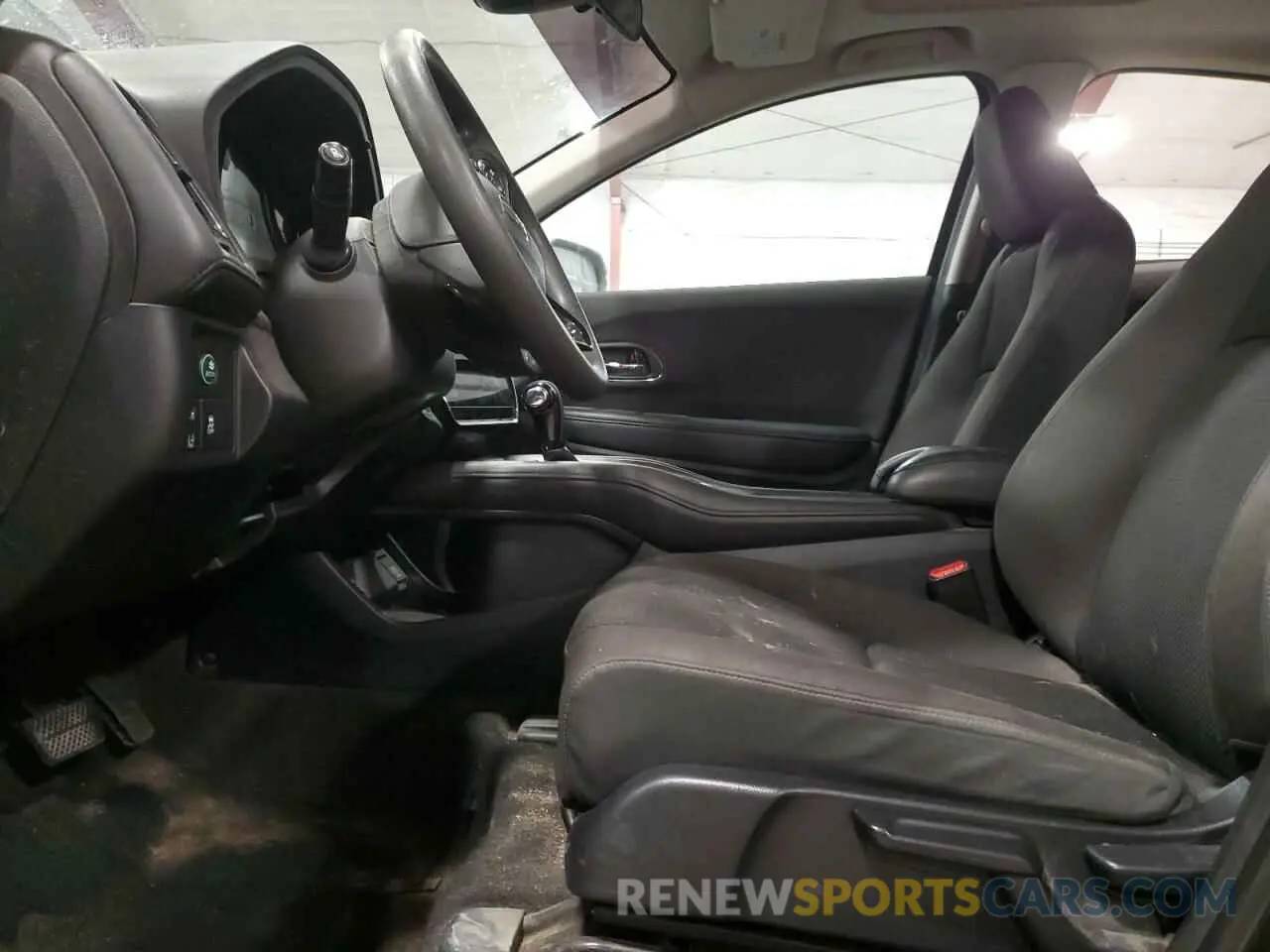 7 Photograph of a damaged car 3CZRU5H53KM724722 HONDA HR-V 2019