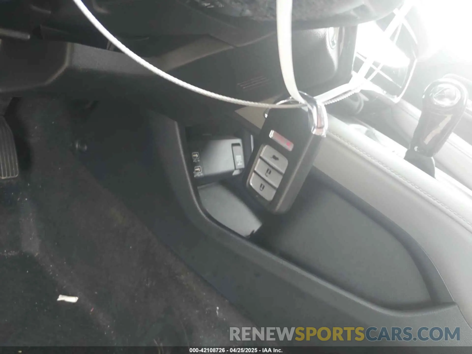 11 Photograph of a damaged car 3CZRU5H53KM727524 HONDA HR-V 2019